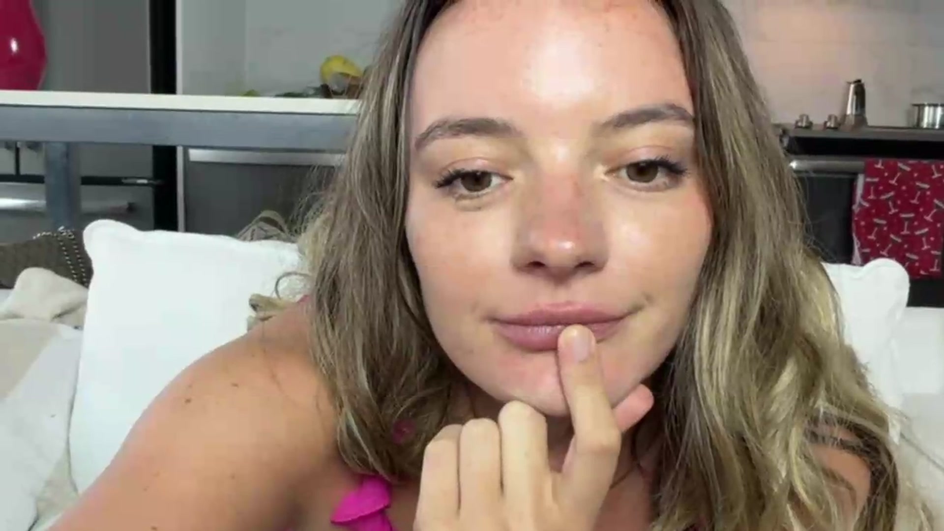 Gallery image thumbnail from itslibby's myfreecams stream on, 08/23/2026, 18:44 image 13 of 20