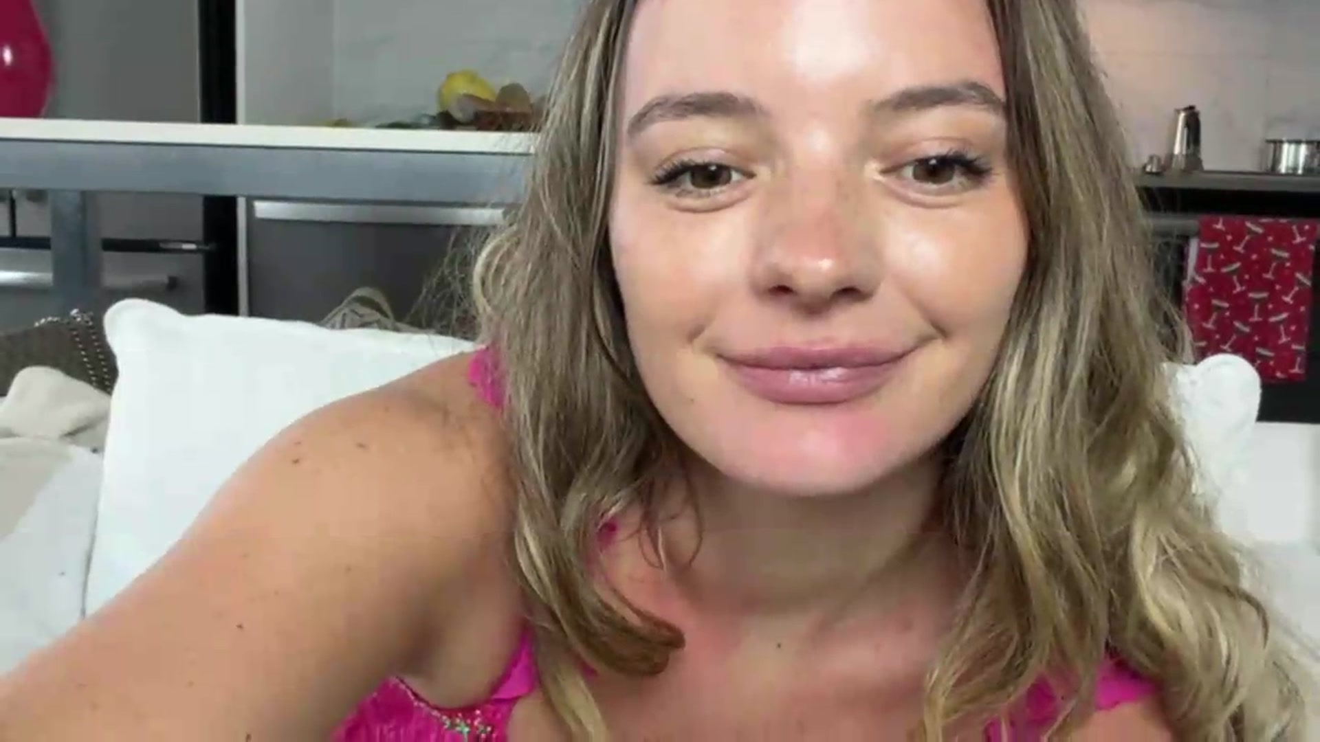 Gallery image thumbnail from itslibby's myfreecams stream on, 08/23/2026, 18:44 image 15 of 20
