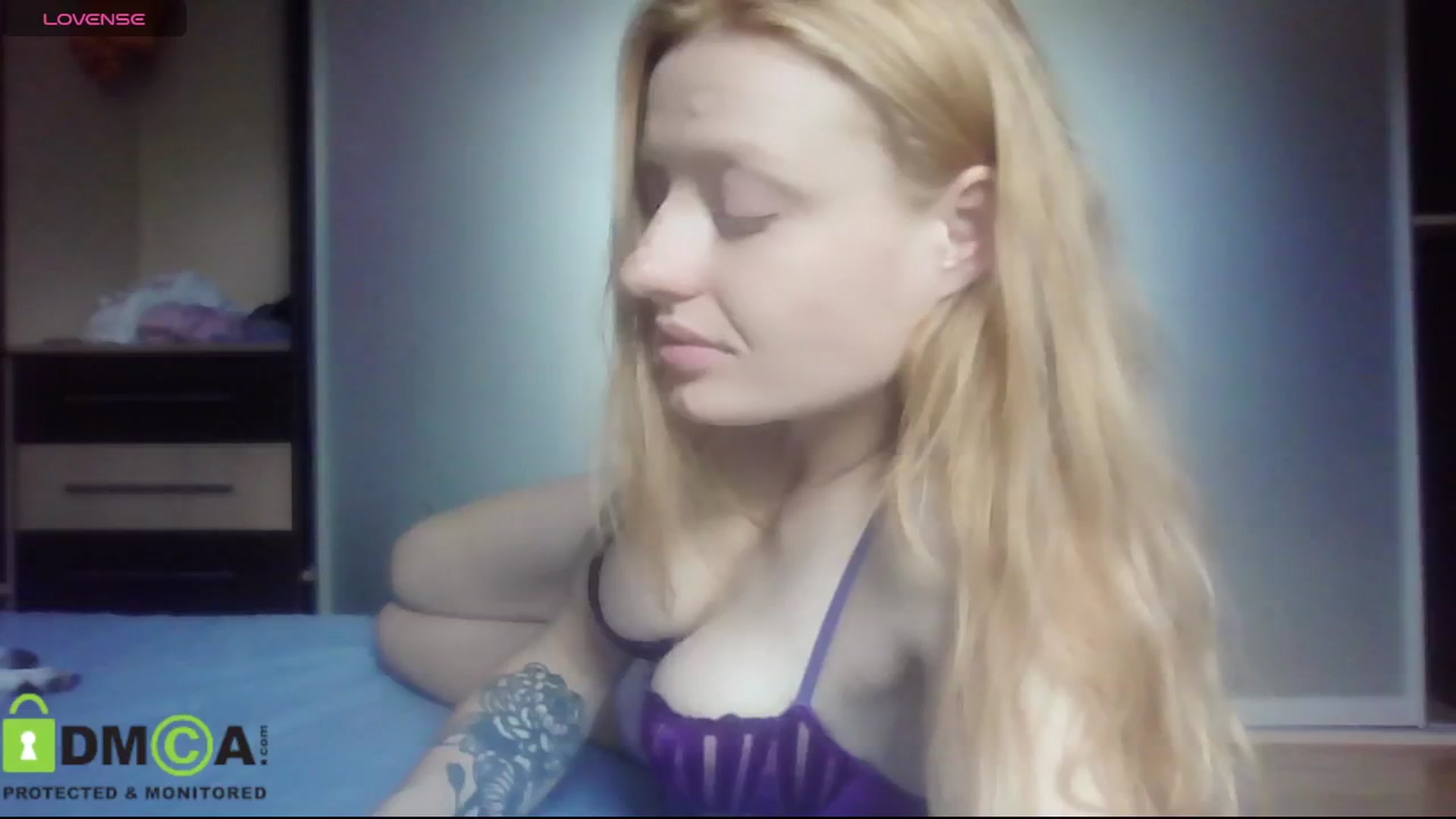 Gallery image thumbnail from itsmepie's myfreecams stream on, 07/13/2025, 11:37 image 2 of 20