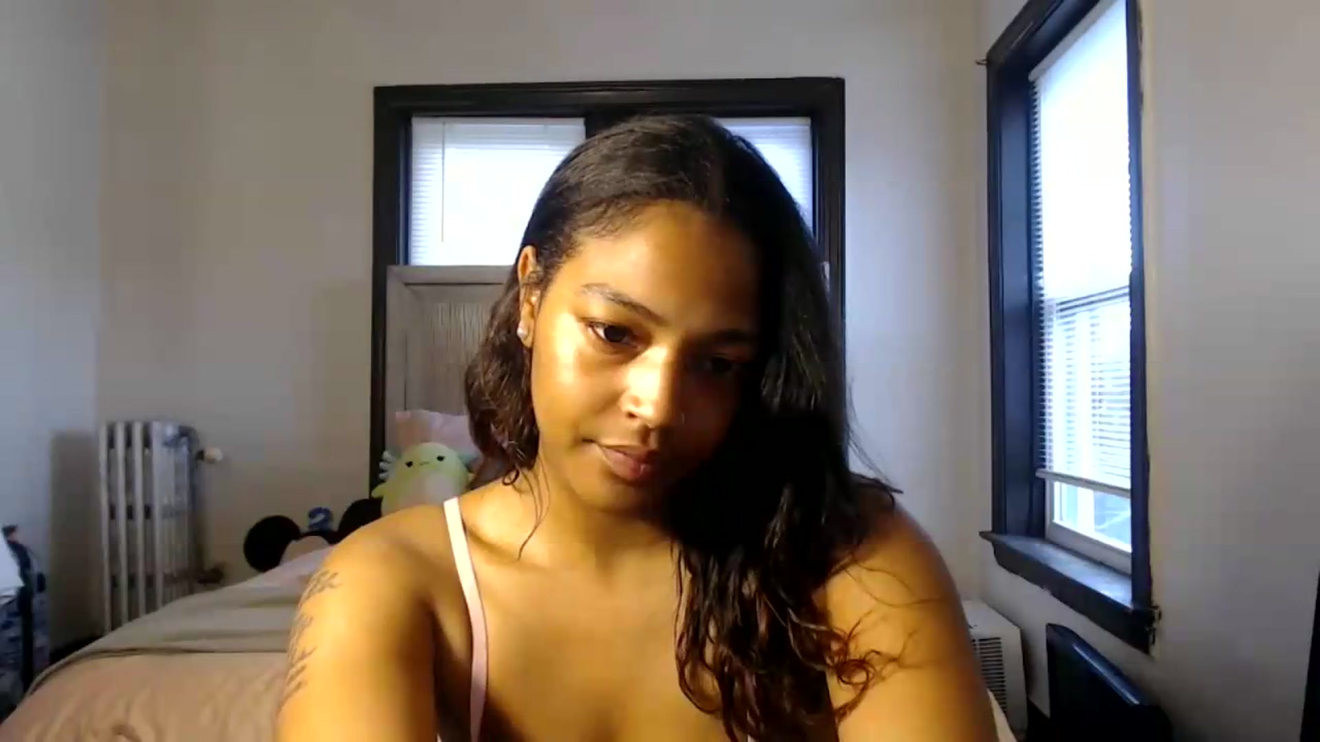 Gallery image thumbnail from itsmickie's myfreecams stream on, 06/26/2026, 19:36 image 16 of 20