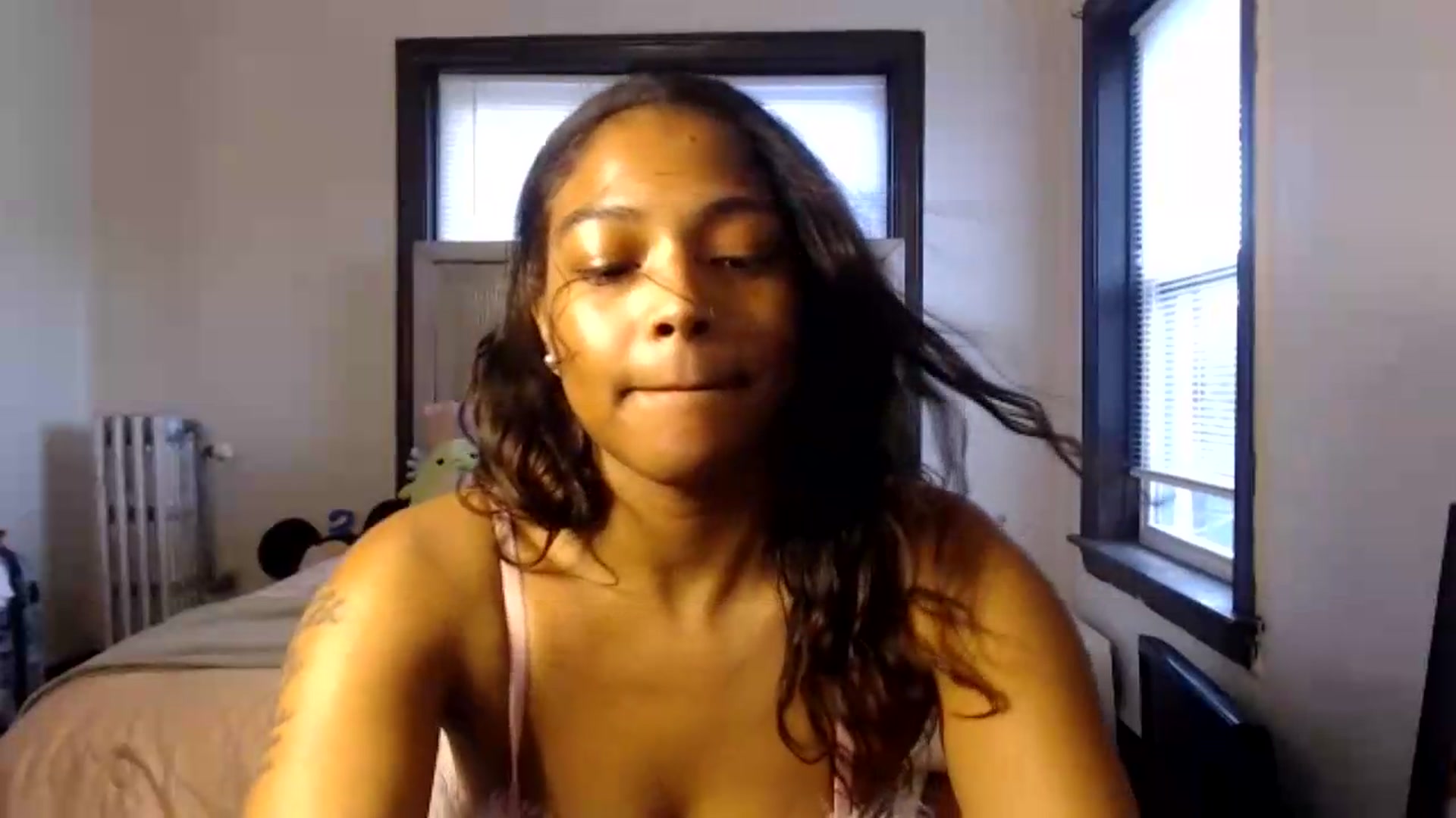 Gallery image thumbnail from itsmickie's myfreecams stream on, 06/26/2026, 19:36 image 17 of 20