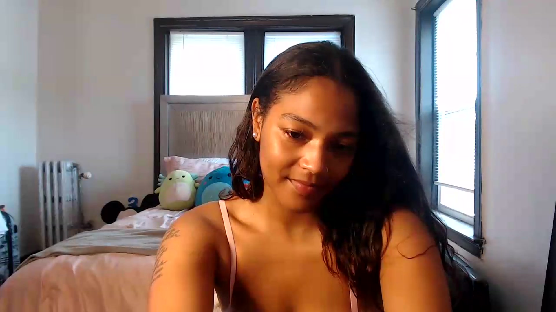 Gallery image thumbnail from itsmickie's myfreecams stream on, 06/26/2026, 20:09 image 4 of 20