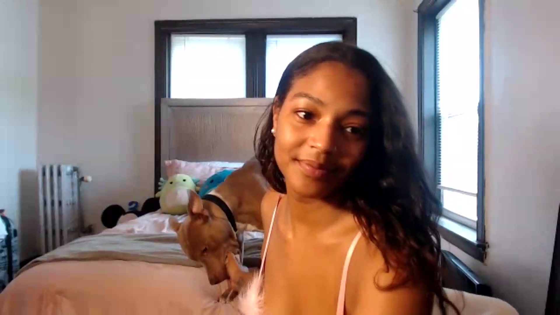Gallery image thumbnail from itsmickie's myfreecams stream on, 06/26/2026, 20:09 image 5 of 20