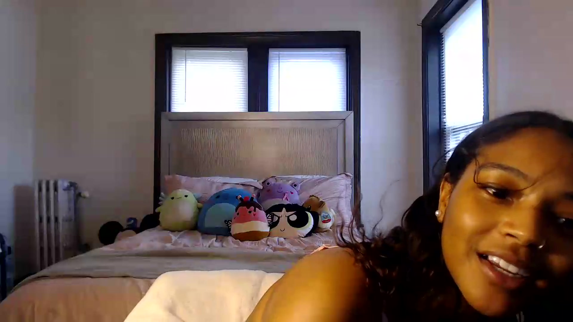 Gallery image thumbnail from itsmickie's myfreecams stream on, 06/26/2026, 21:29 image 12 of 20