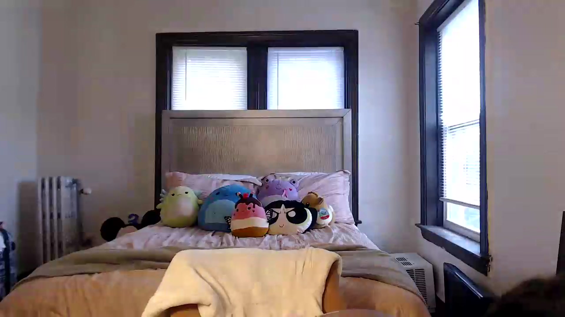 Gallery image thumbnail from itsmickie's myfreecams stream on, 06/26/2026, 22:01 image 19 of 20