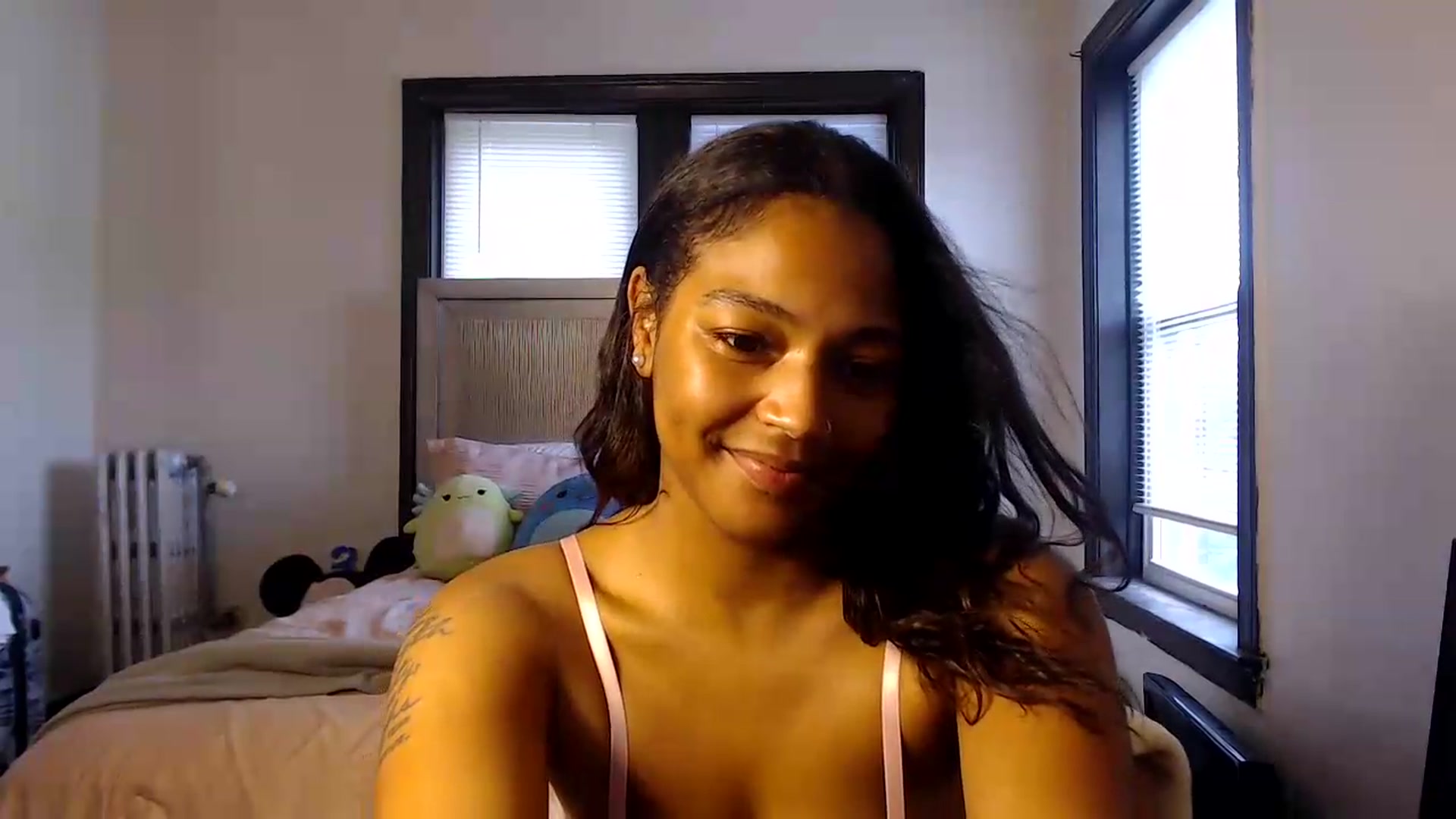 Gallery image thumbnail from itsmickie's myfreecams stream on, 06/26/2026, 22:01 image 16 of 20