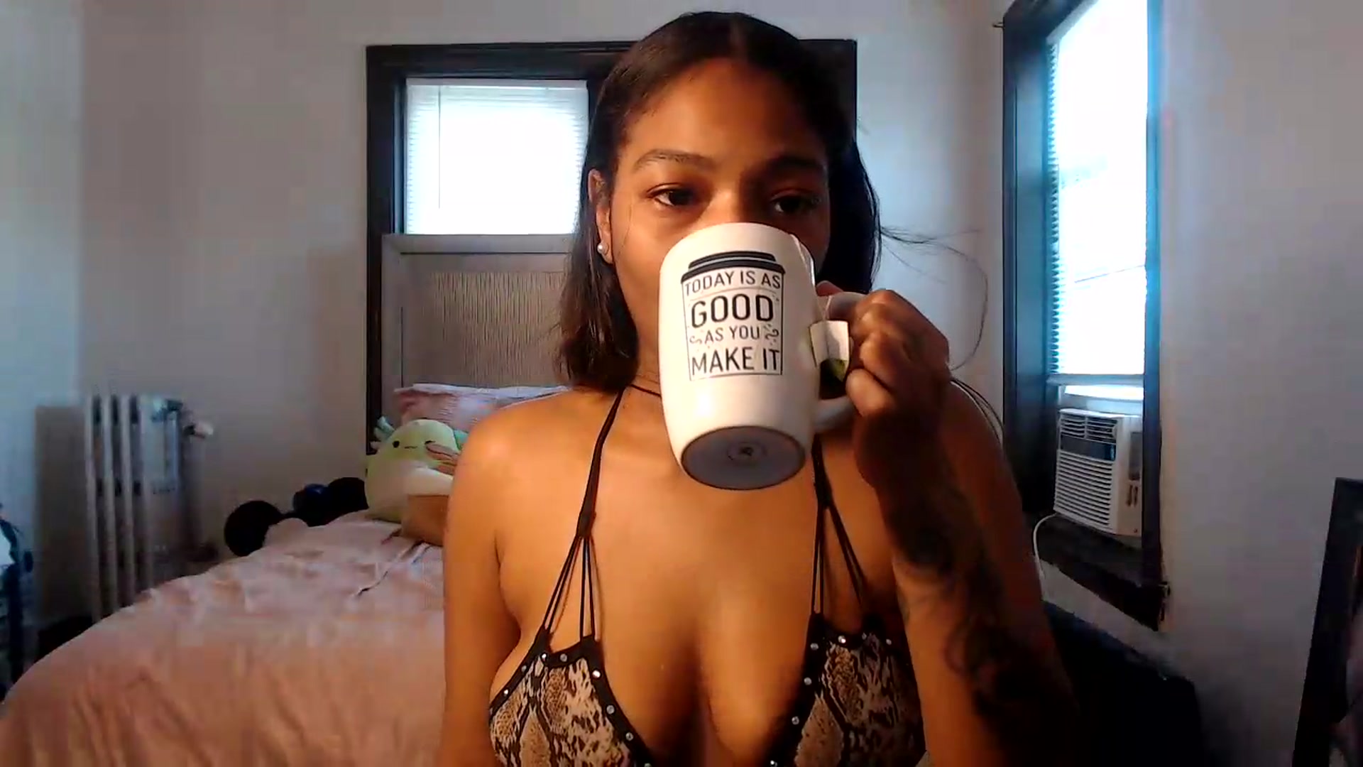 Gallery image thumbnail from itsmickie's myfreecams stream on, 06/29/2026, 19:46 image 6 of 20