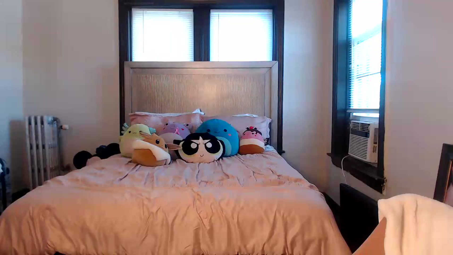 Gallery image thumbnail from itsmickie's myfreecams stream on, 06/29/2026, 22:03 image 9 of 20