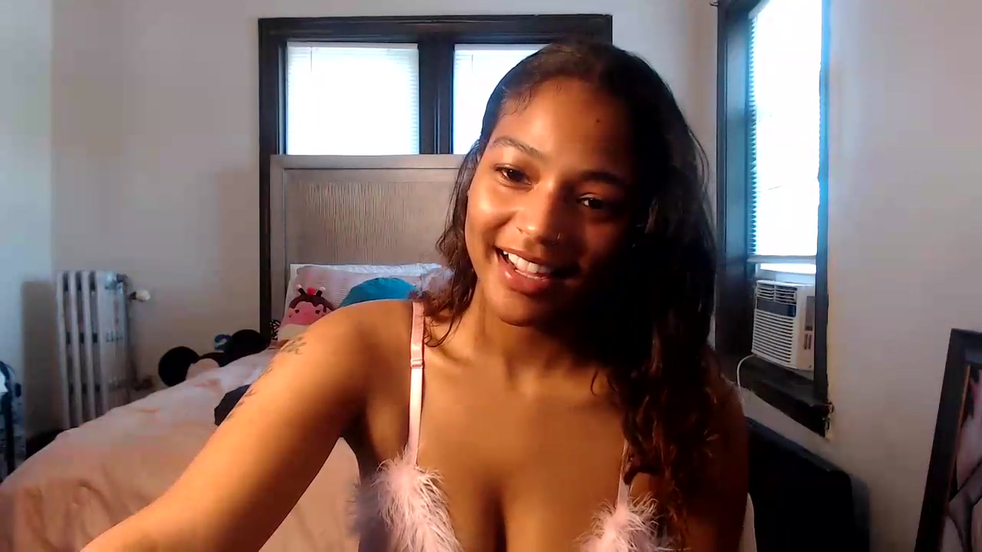 Gallery image thumbnail from itsmickie's myfreecams stream on, 06/30/2026, 19:47 image 3 of 20