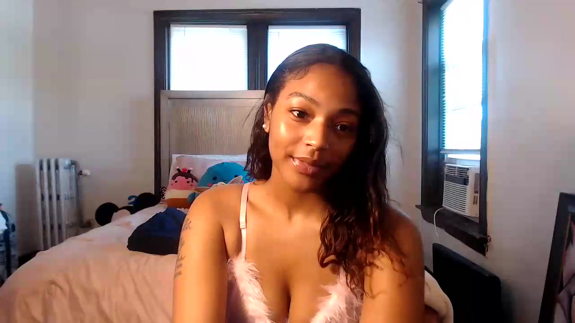 Gallery image thumbnail from itsmickie's myfreecams stream on, 06/30/2026, 19:47 image 15 of 20