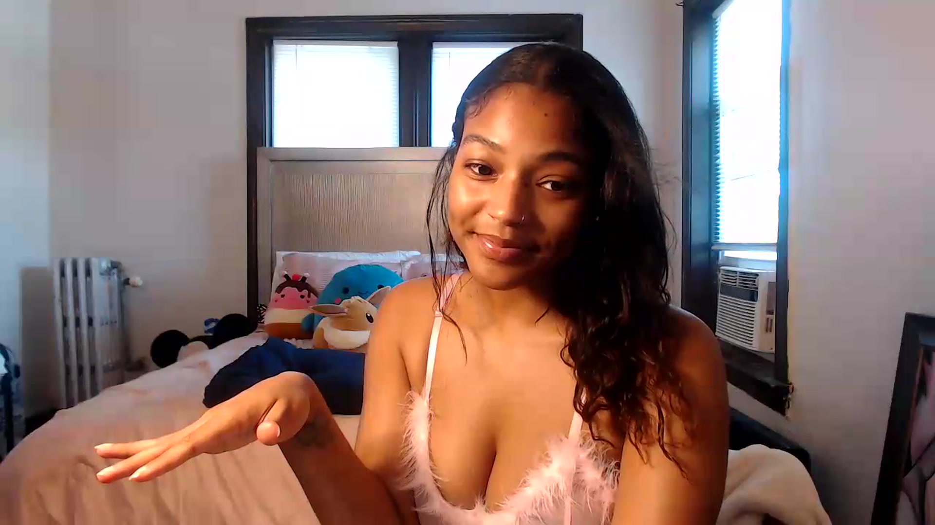 Gallery image thumbnail from itsmickie's myfreecams stream on, 06/30/2026, 19:47 image 8 of 20