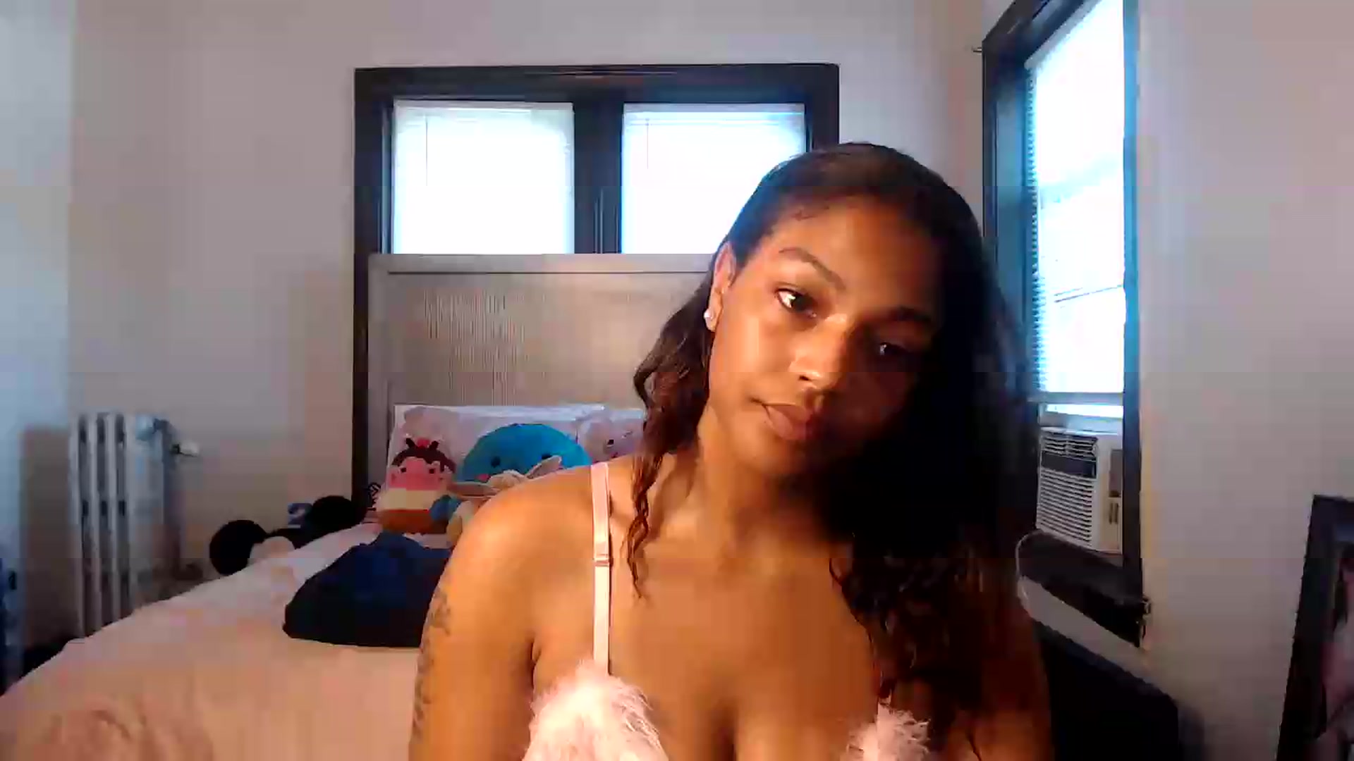 Gallery image thumbnail from itsmickie's myfreecams stream on, 06/30/2026, 22:11 image 1 of 20