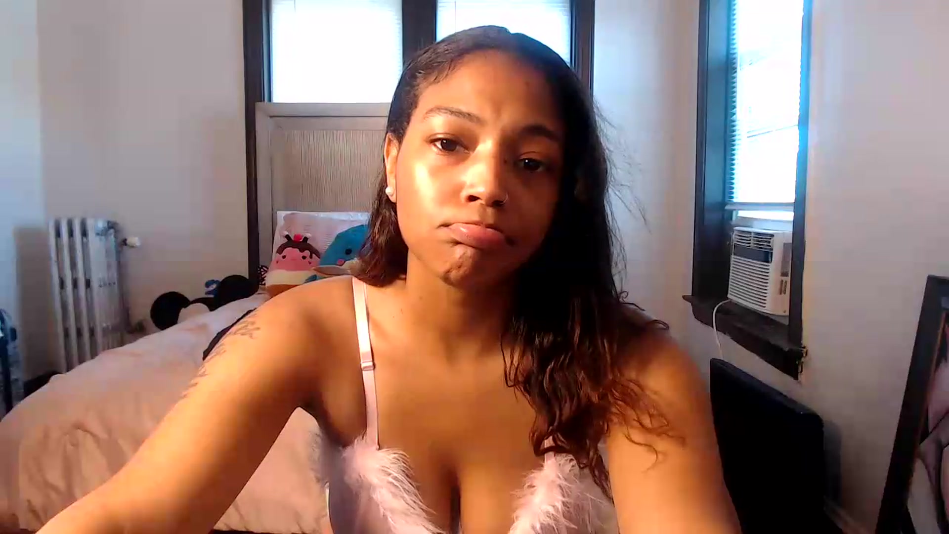 Gallery image thumbnail from itsmickie's myfreecams stream on, 06/30/2026, 22:11 image 4 of 20
