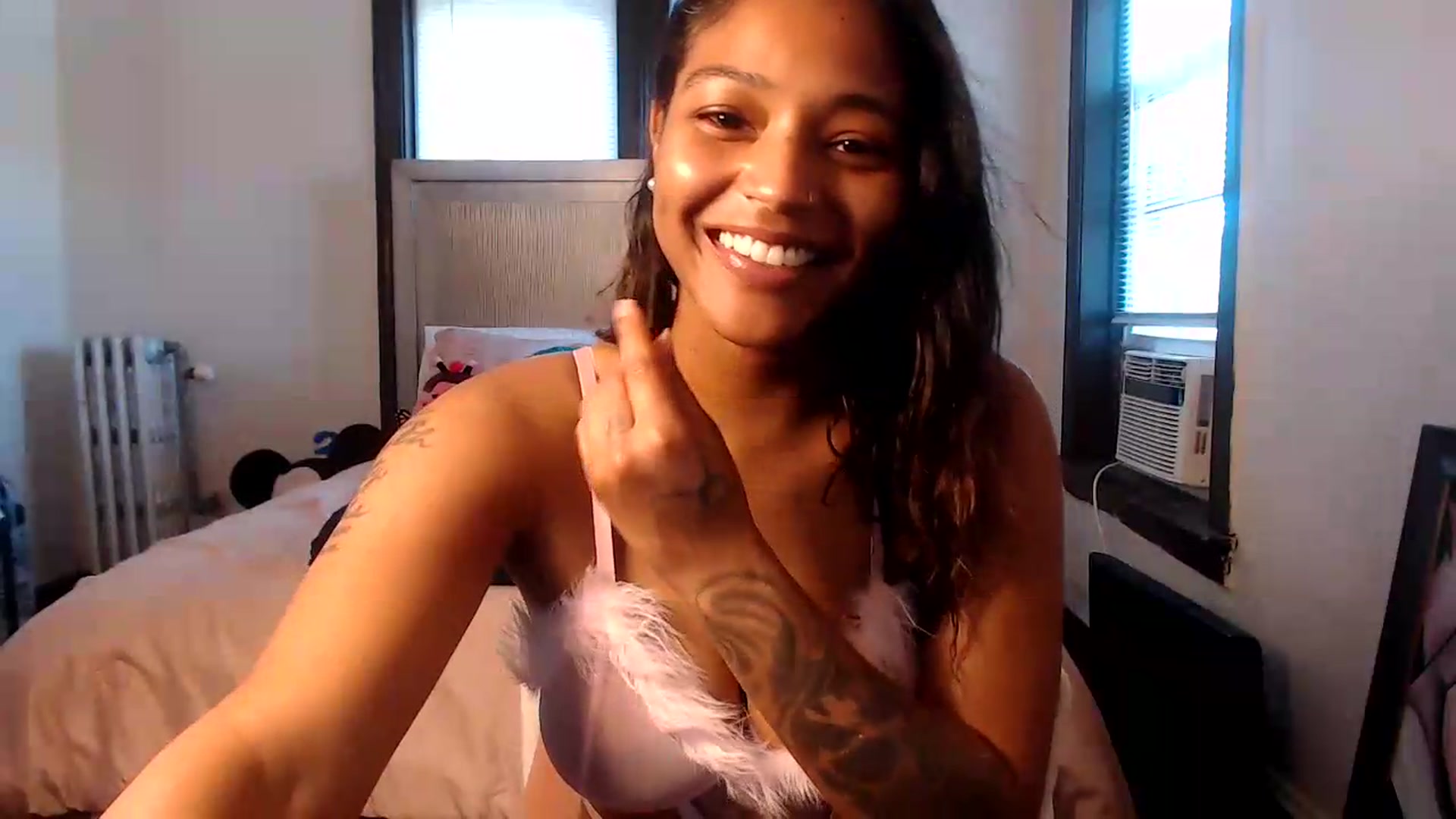 Gallery image thumbnail from itsmickie's myfreecams stream on, 06/30/2026, 22:11 image 8 of 20