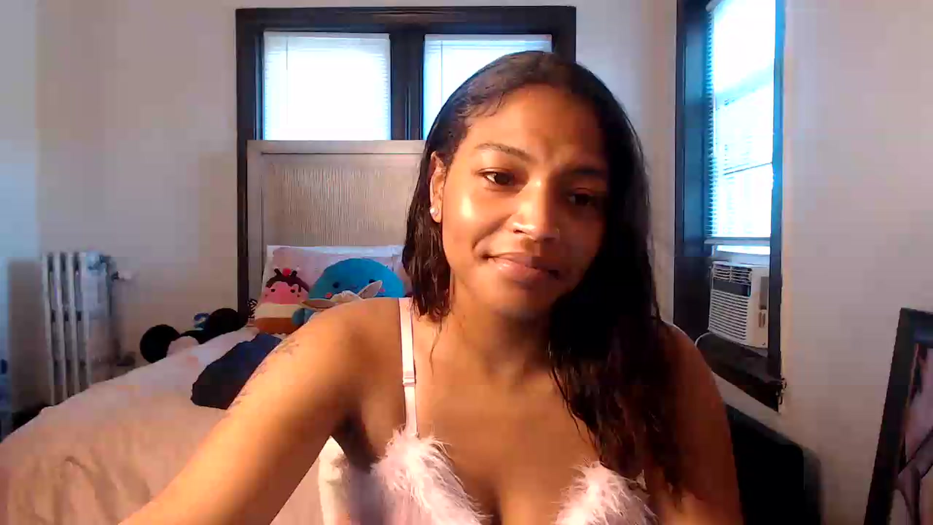 Gallery image thumbnail from itsmickie's myfreecams stream on, 06/30/2026, 23:02 image 3 of 20
