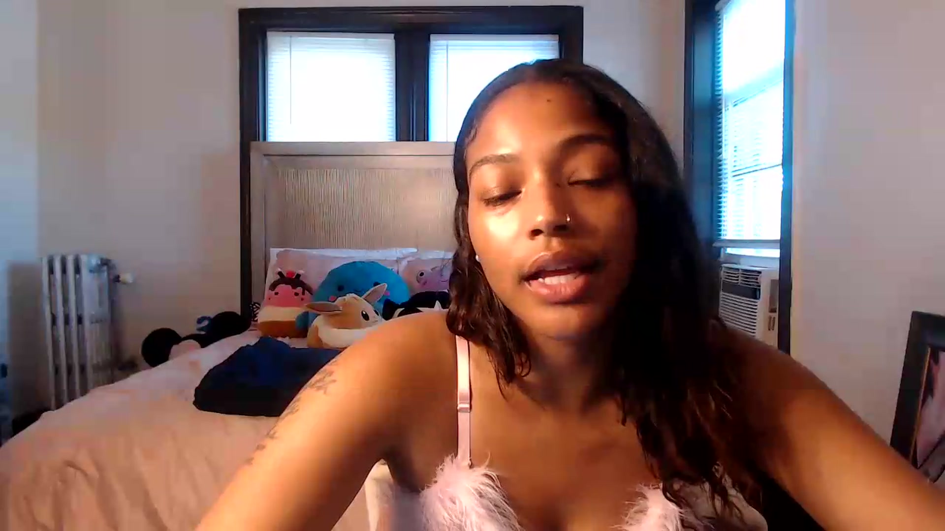 Gallery image thumbnail from itsmickie's myfreecams stream on, 06/30/2026, 23:02 image 6 of 20