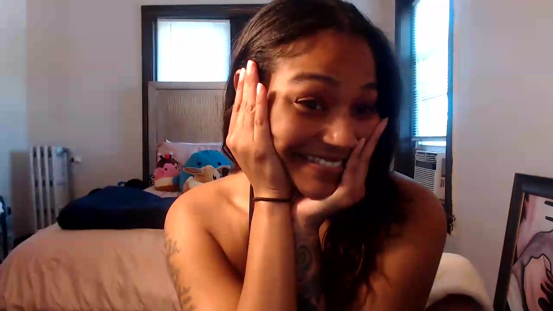 Gallery image thumbnail from itsmickie's myfreecams stream on, 07/01/2026, 19:58 image 12 of 20