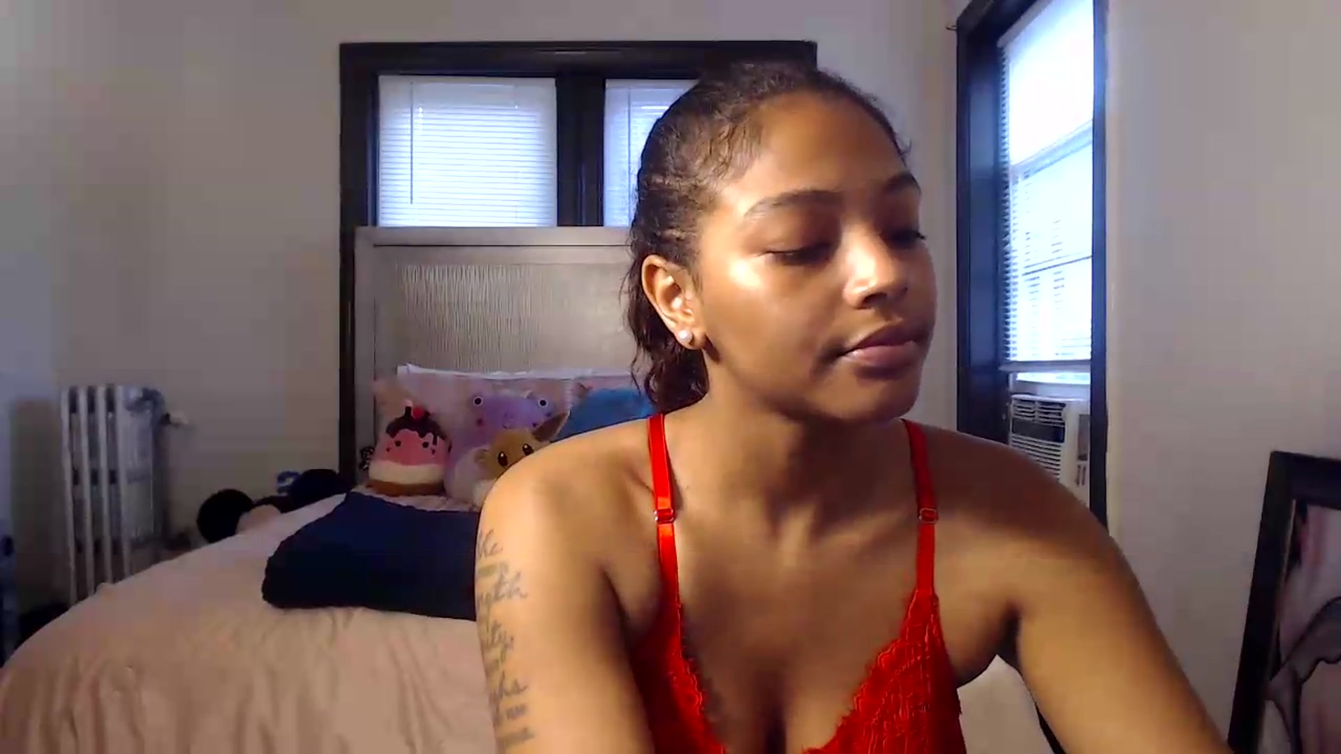 Gallery image thumbnail from itsmickie's myfreecams stream on, 07/03/2026, 19:53 image 4 of 20