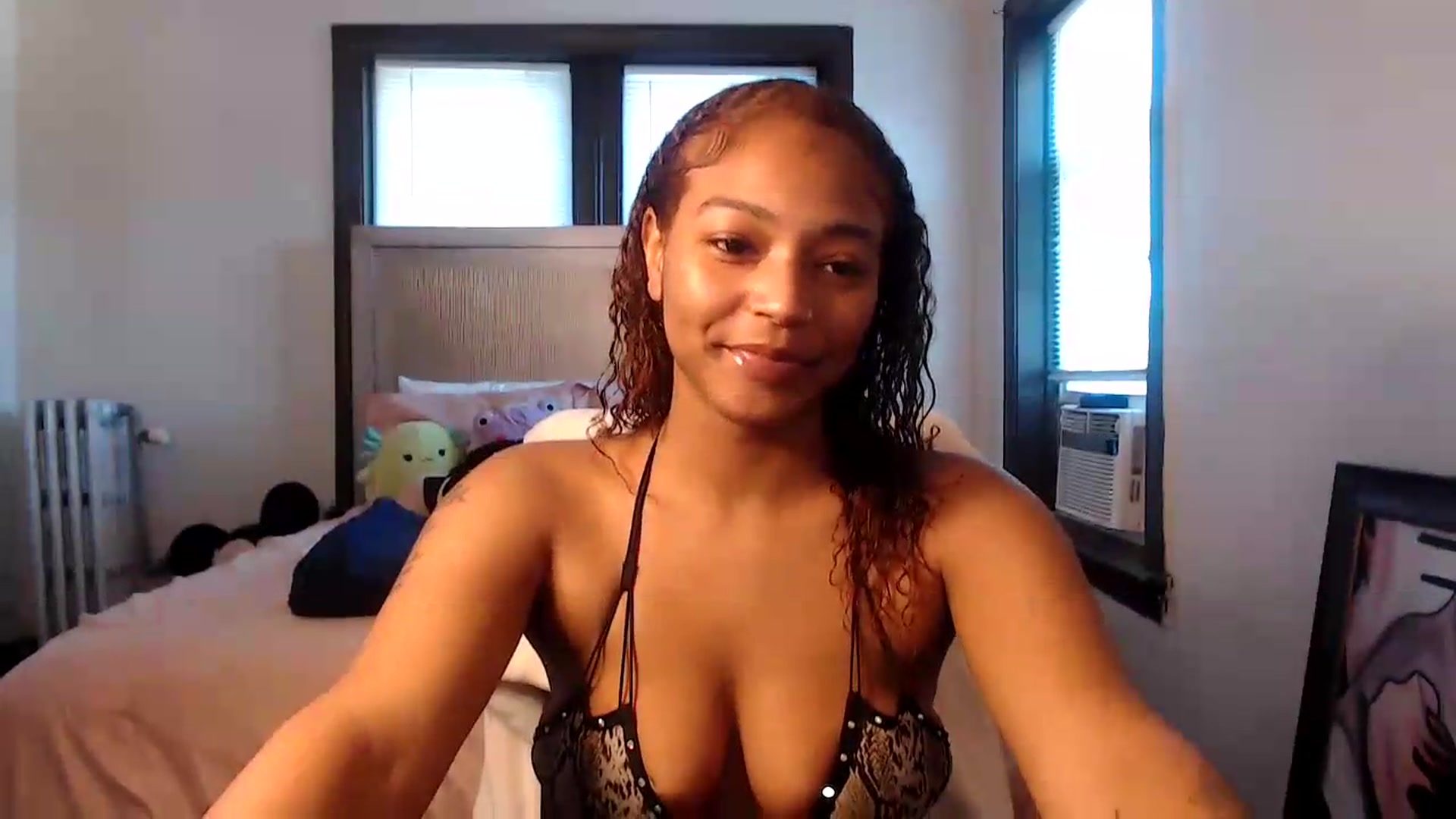 Gallery image thumbnail from itsmickie's myfreecams stream on, 07/06/2026, 18:08 image 9 of 20