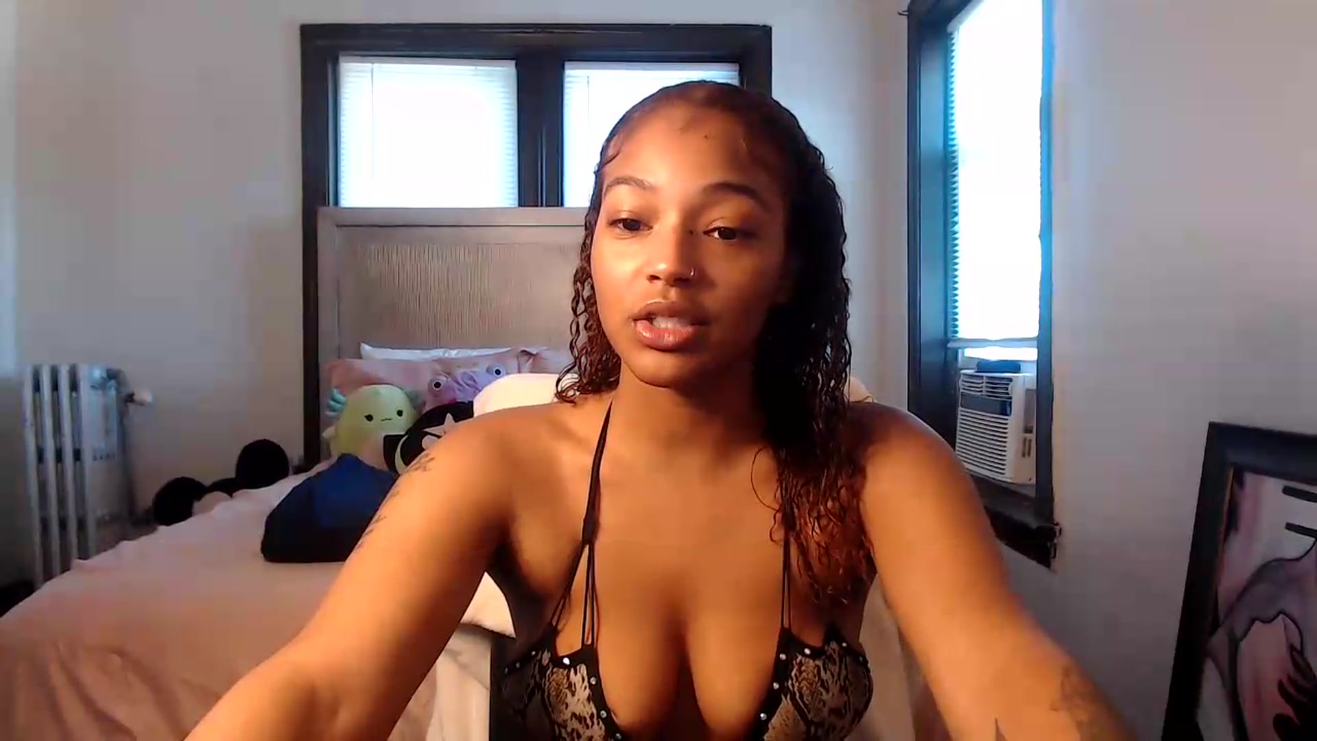 Gallery image thumbnail from itsmickie's myfreecams stream on, 07/06/2026, 18:08 image 4 of 20