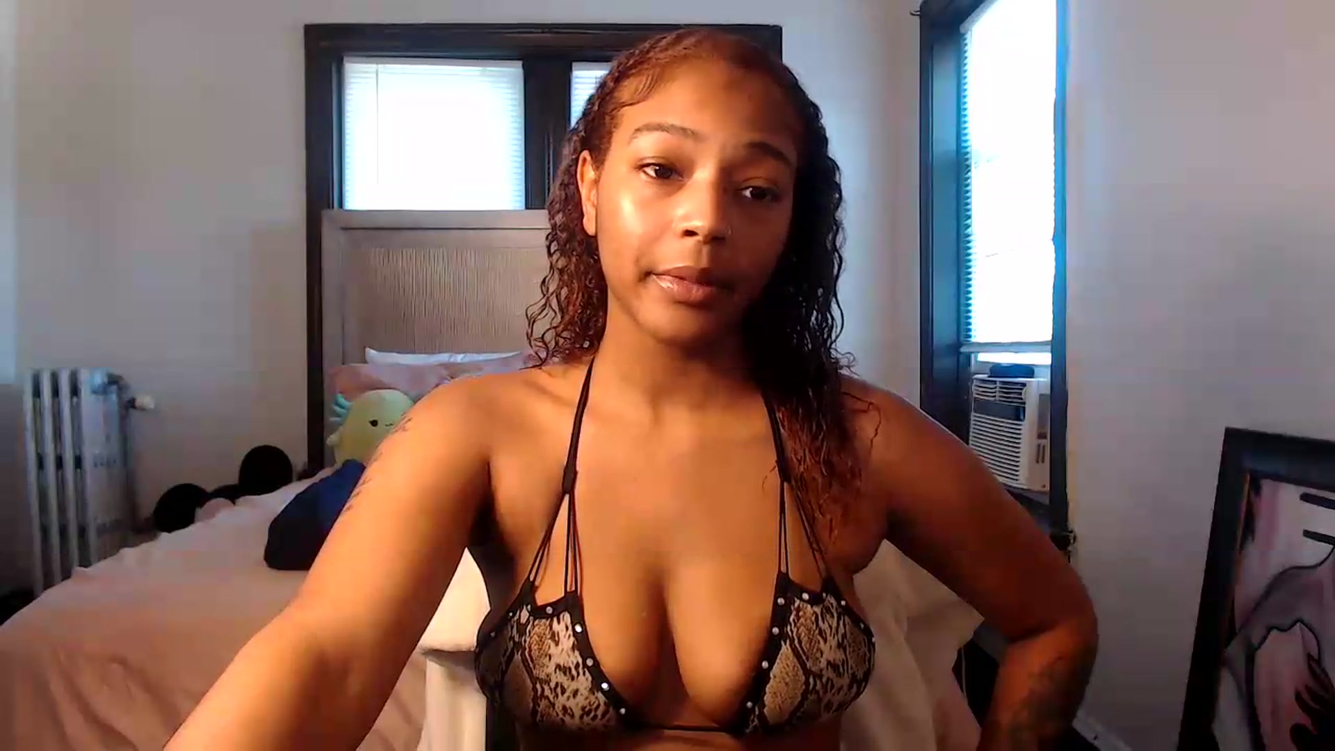 Gallery image thumbnail from itsmickie's myfreecams stream on, 07/06/2026, 18:08 image 15 of 20