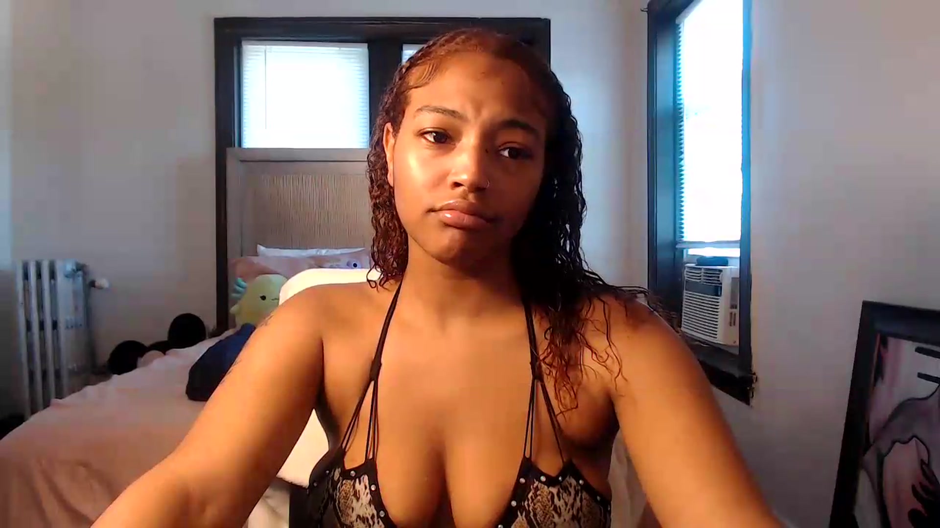 Gallery image thumbnail from itsmickie's myfreecams stream on, 07/06/2026, 18:08 image 2 of 20