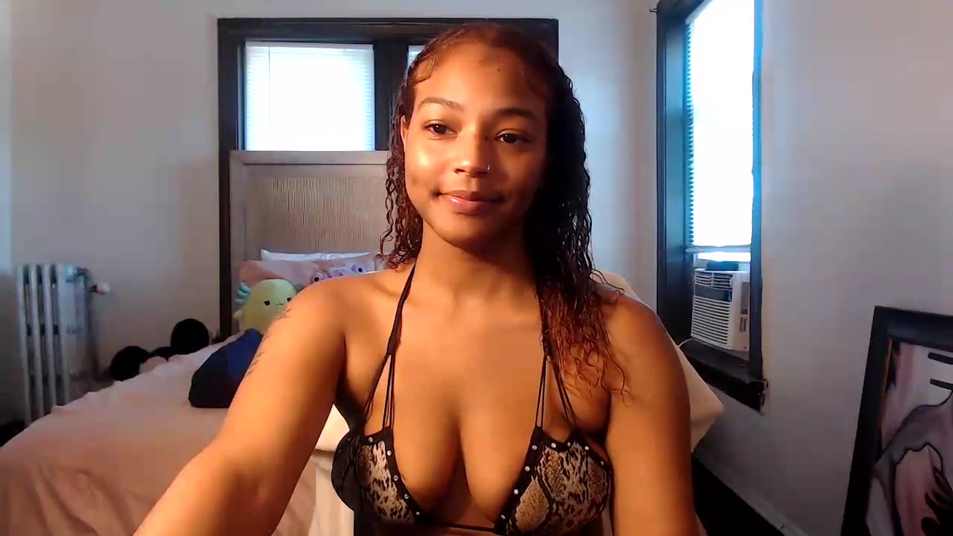 Gallery image thumbnail from itsmickie's myfreecams stream on, 07/06/2026, 18:08 image 5 of 20