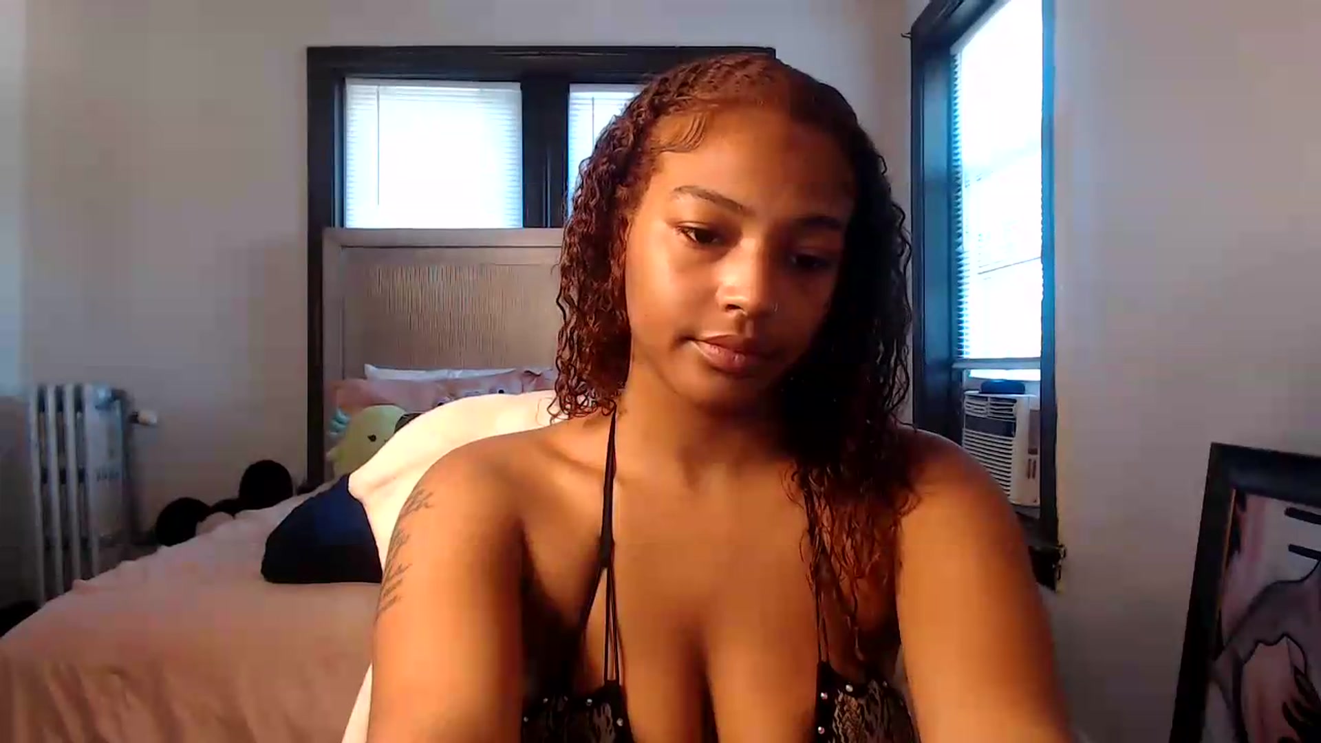 Gallery image thumbnail from itsmickie's myfreecams stream on, 07/06/2026, 18:32 image 13 of 20