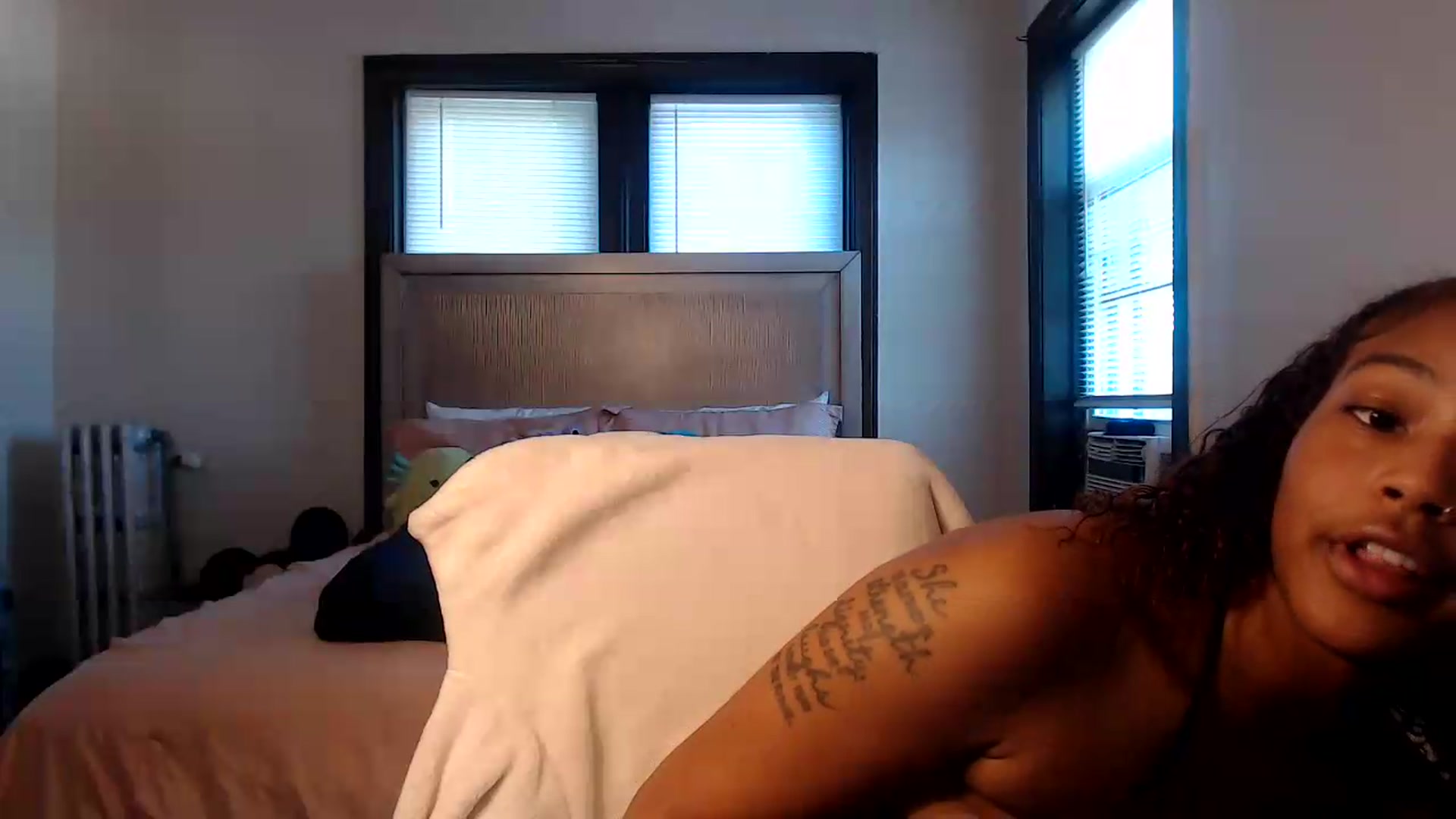 Gallery image thumbnail from itsmickie's myfreecams stream on, 07/06/2026, 18:32 image 12 of 20