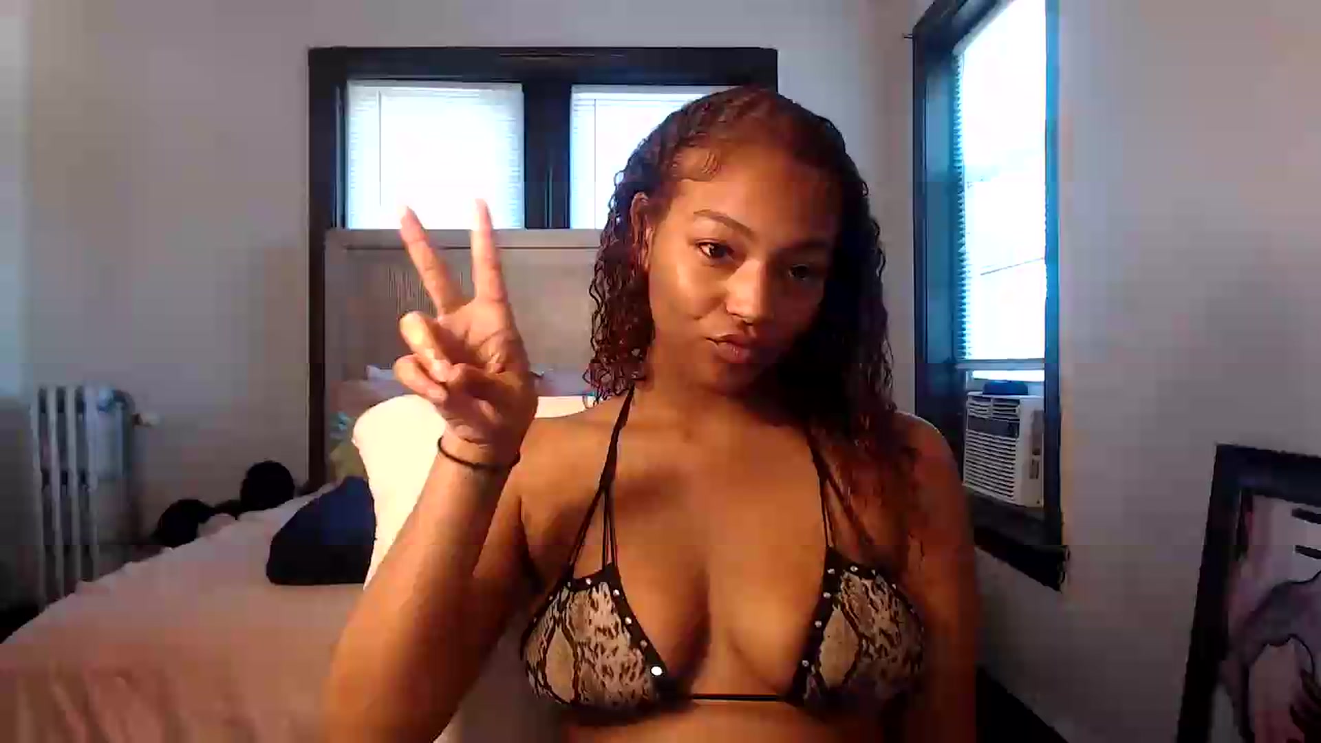 Gallery image thumbnail from itsmickie's myfreecams stream on, 07/06/2026, 18:32 image 1 of 20