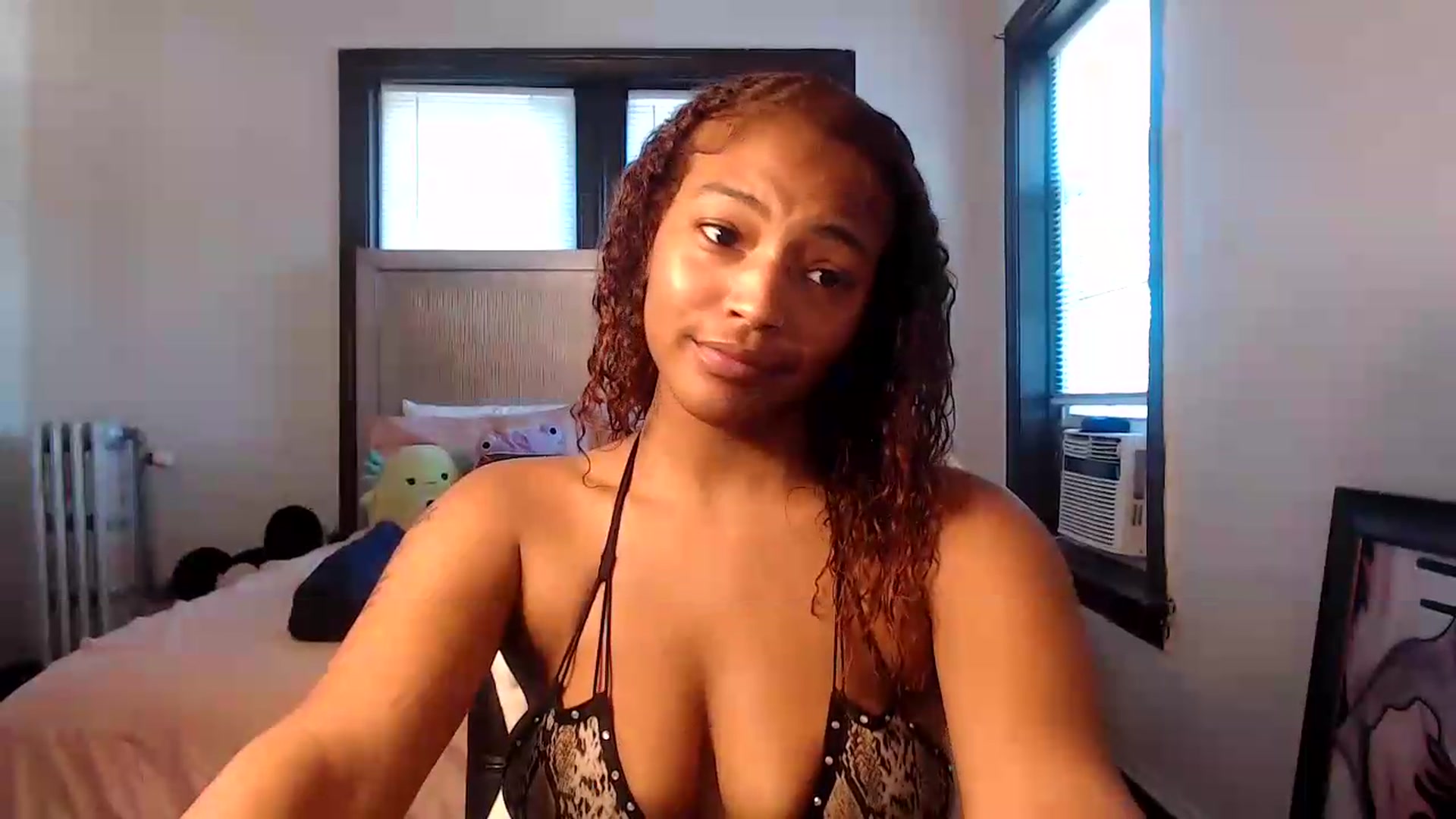 Gallery image thumbnail from itsmickie's myfreecams stream on, 07/06/2026, 18:32 image 17 of 20