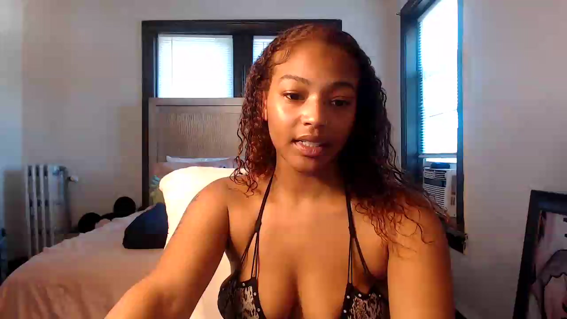 Gallery image thumbnail from itsmickie's myfreecams stream on, 07/06/2026, 18:32 image 5 of 20