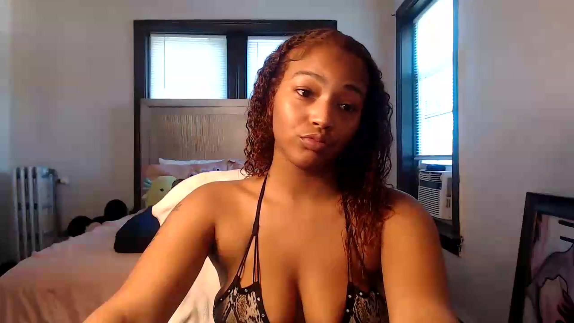 Gallery image thumbnail from itsmickie's myfreecams stream on, 07/06/2026, 18:32 image 14 of 20