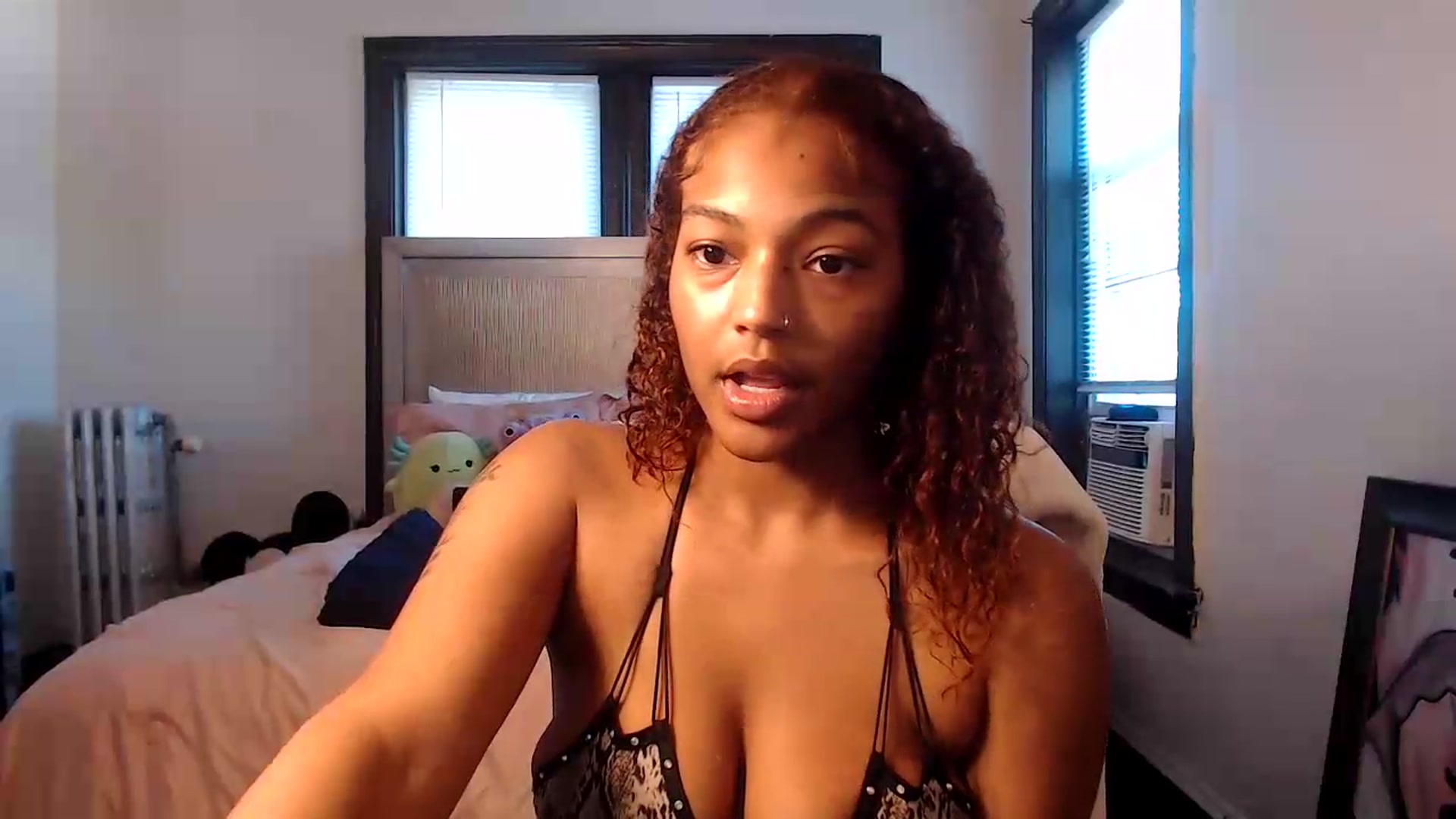 Gallery image thumbnail from itsmickie's myfreecams stream on, 07/06/2026, 19:40 image 2 of 20