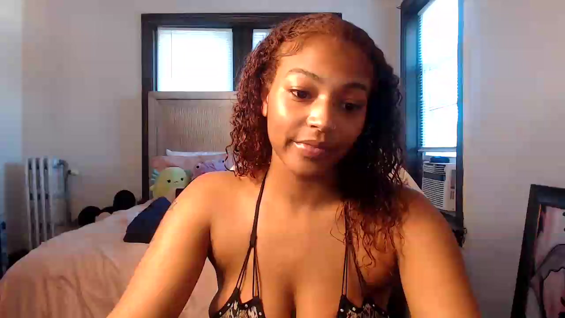 Gallery image thumbnail from itsmickie's myfreecams stream on, 07/06/2026, 19:40 image 3 of 20