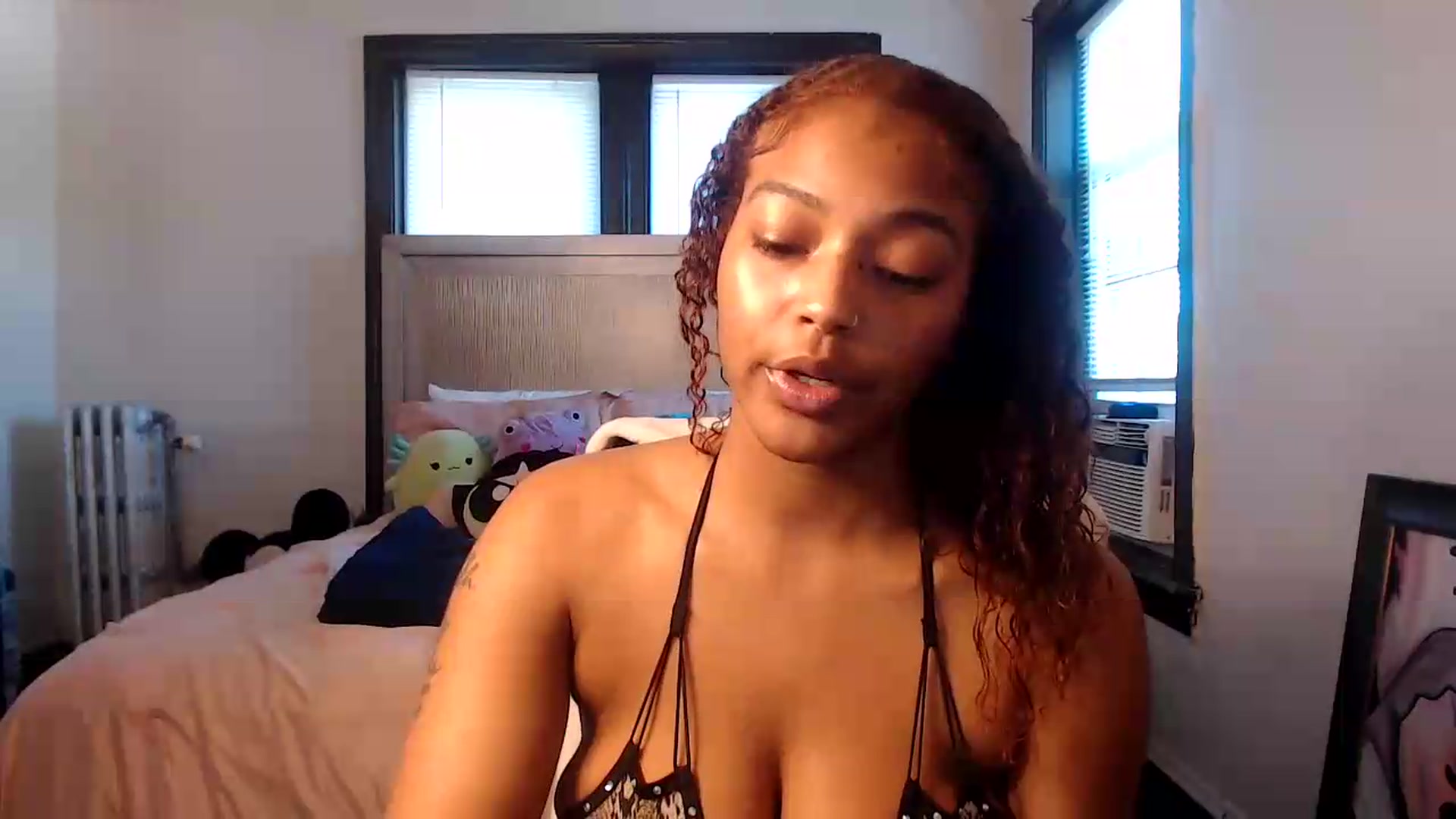 Gallery image thumbnail from itsmickie's myfreecams stream on, 07/06/2026, 19:40 image 5 of 20