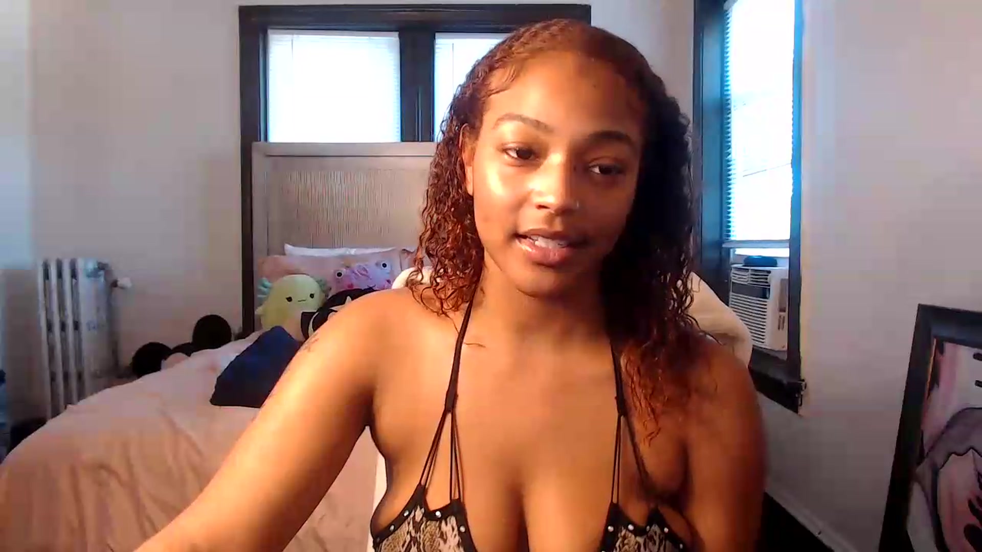 Gallery image thumbnail from itsmickie's myfreecams stream on, 07/06/2026, 19:40 image 18 of 20