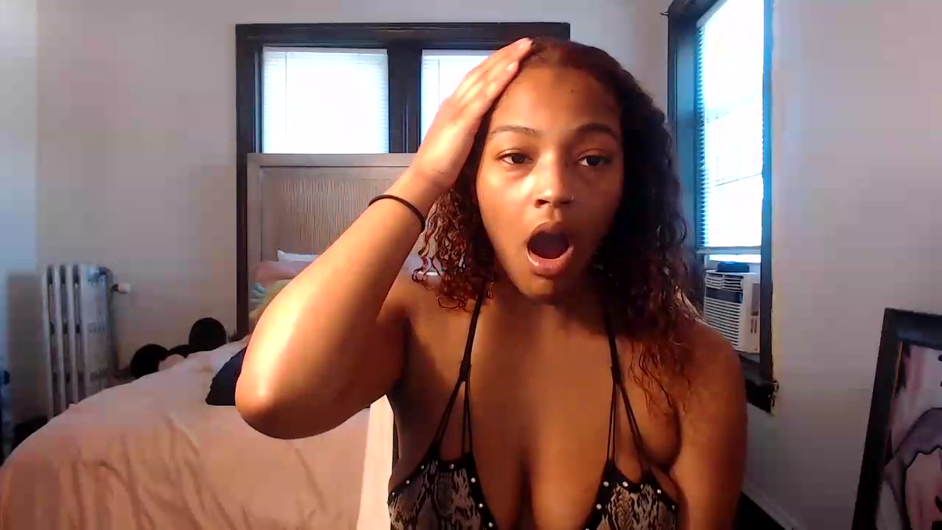 Gallery image thumbnail from itsmickie's myfreecams stream on, 07/06/2026, 19:40 image 8 of 20