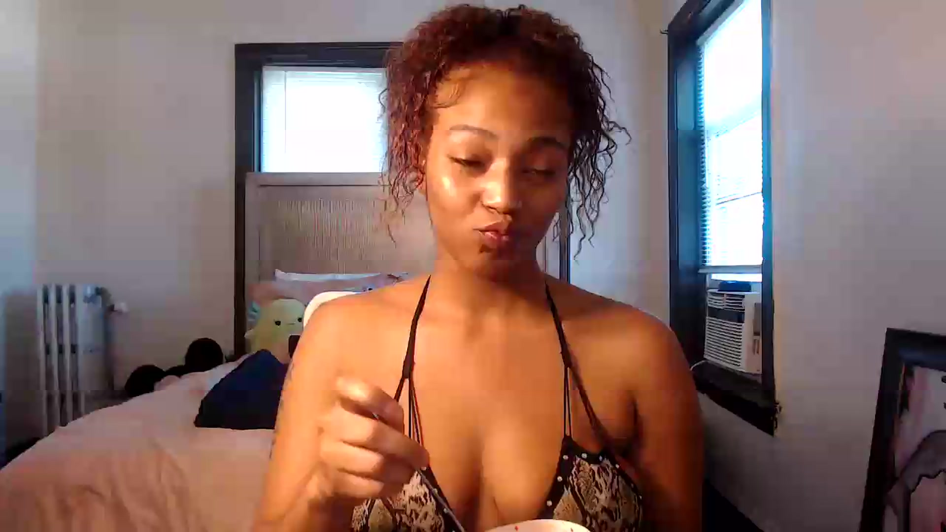 Gallery image thumbnail from itsmickie's myfreecams stream on, 07/06/2026, 21:02 image 1 of 20
