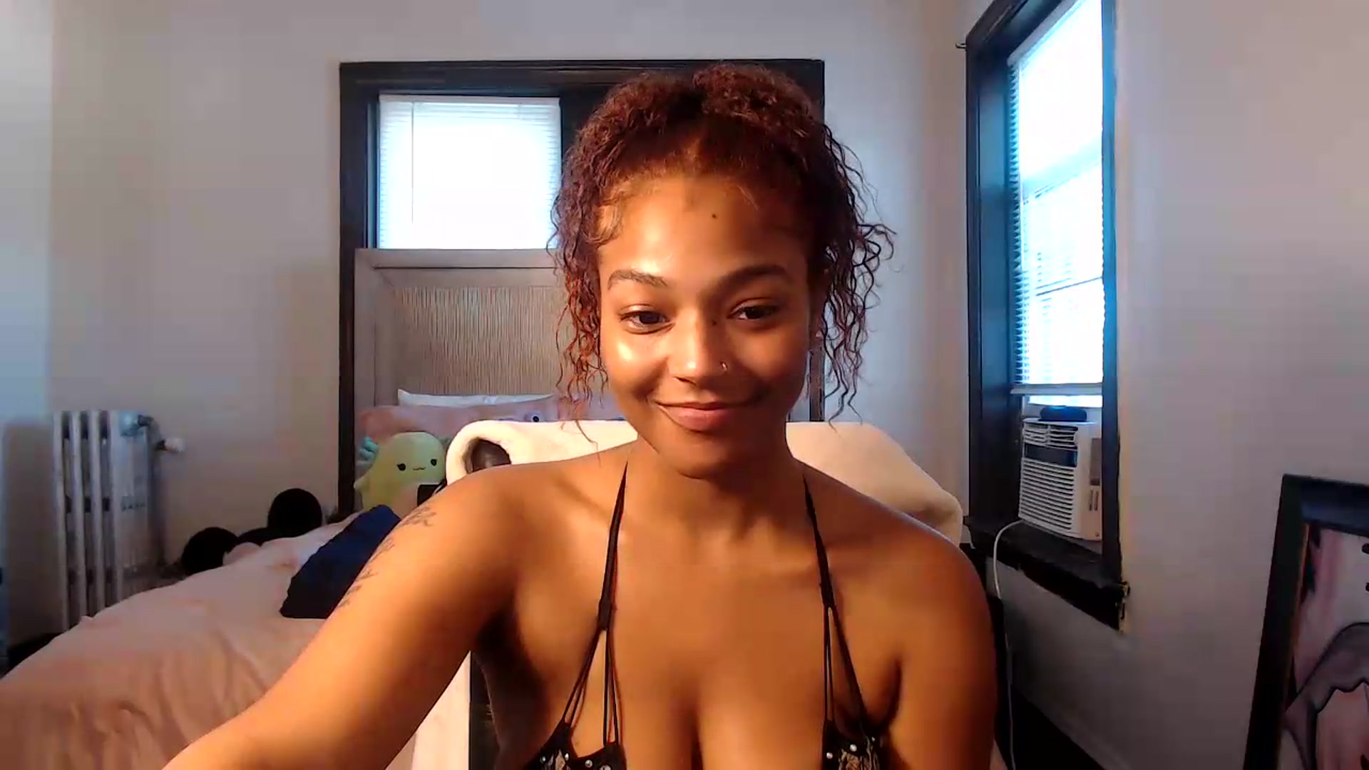 Gallery image thumbnail from itsmickie's myfreecams stream on, 07/06/2026, 21:02 image 17 of 20
