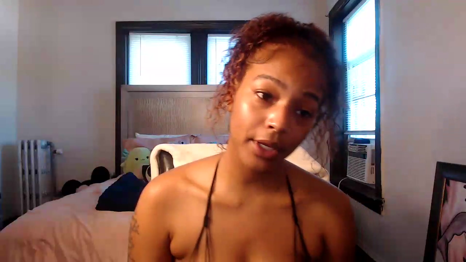 Gallery image thumbnail from itsmickie's myfreecams stream on, 07/06/2026, 21:02 image 8 of 20