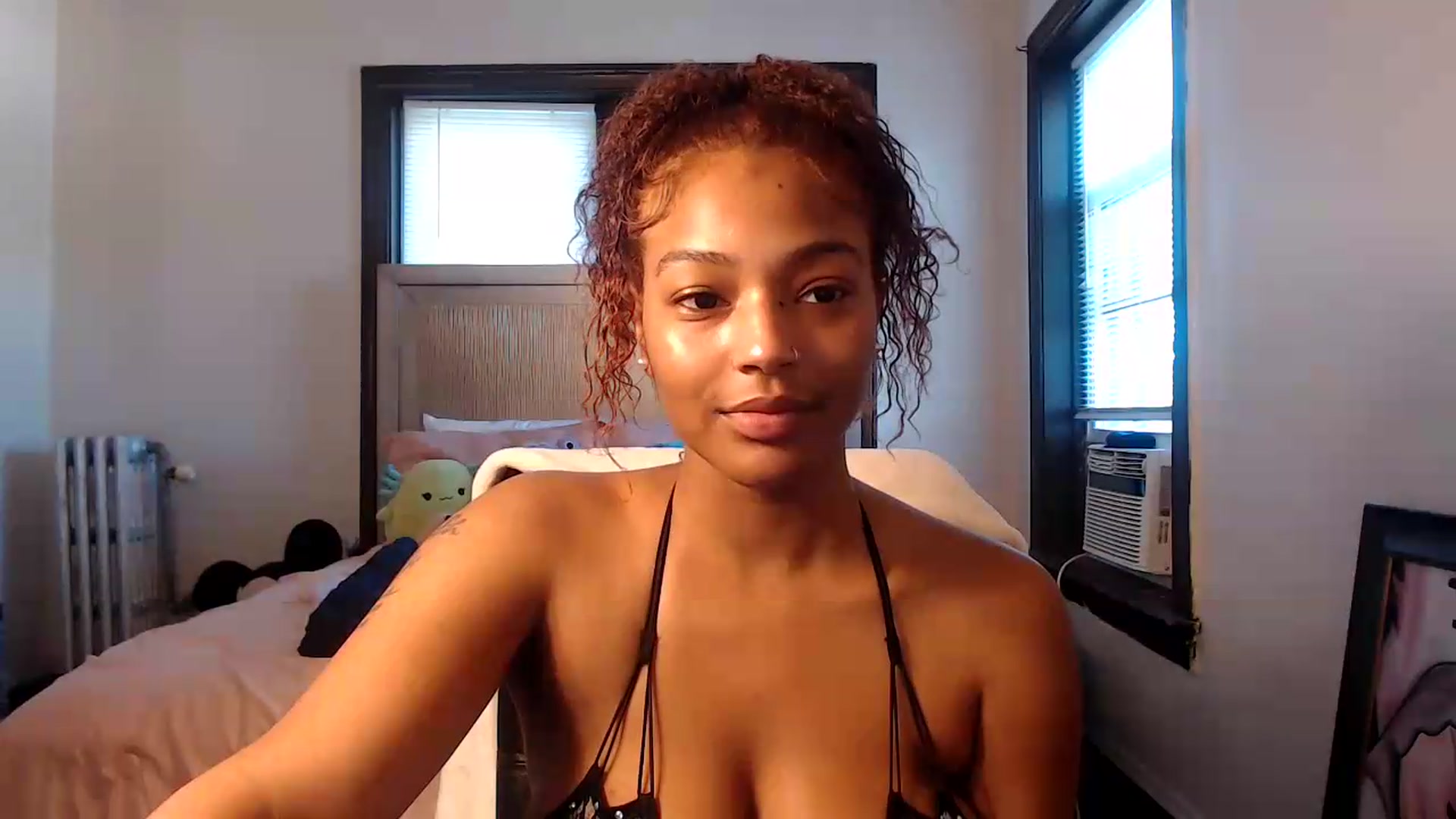 Gallery image thumbnail from itsmickie's myfreecams stream on, 07/06/2026, 21:02 image 11 of 20