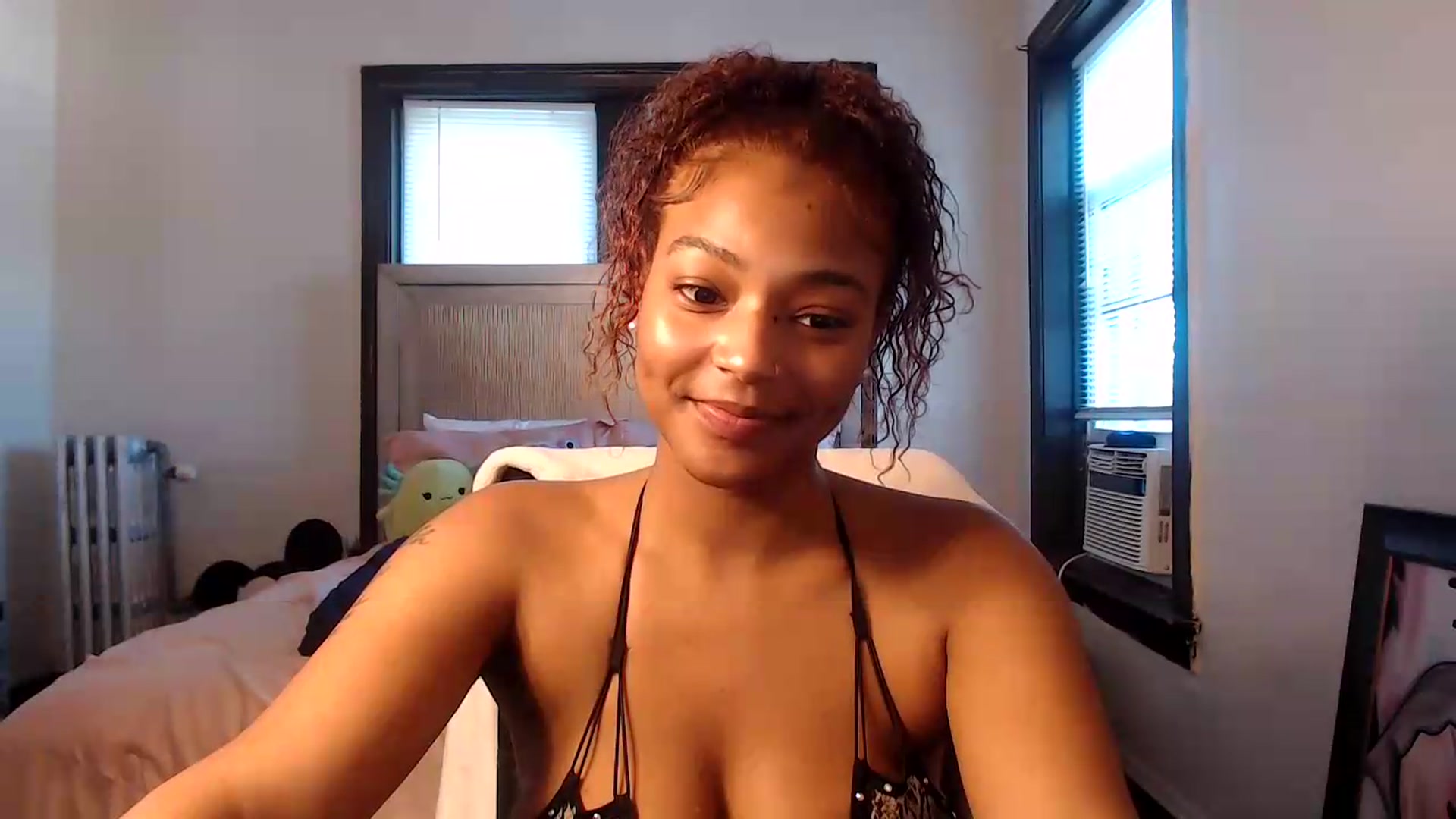 Gallery image thumbnail from itsmickie's myfreecams stream on, 07/06/2026, 21:02 image 14 of 20