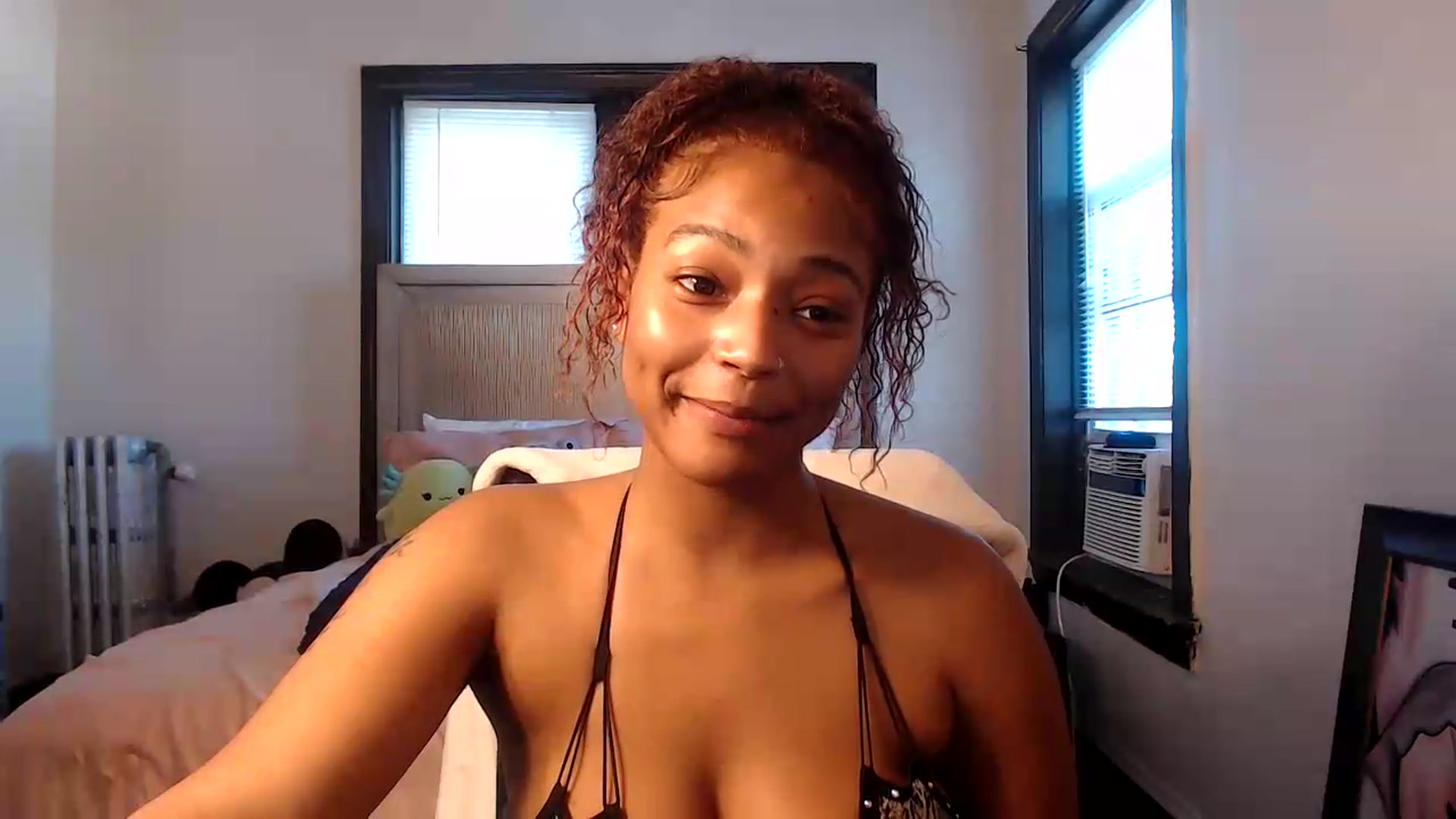 Gallery image thumbnail from itsmickie's myfreecams stream on, 07/06/2026, 21:02 image 15 of 20