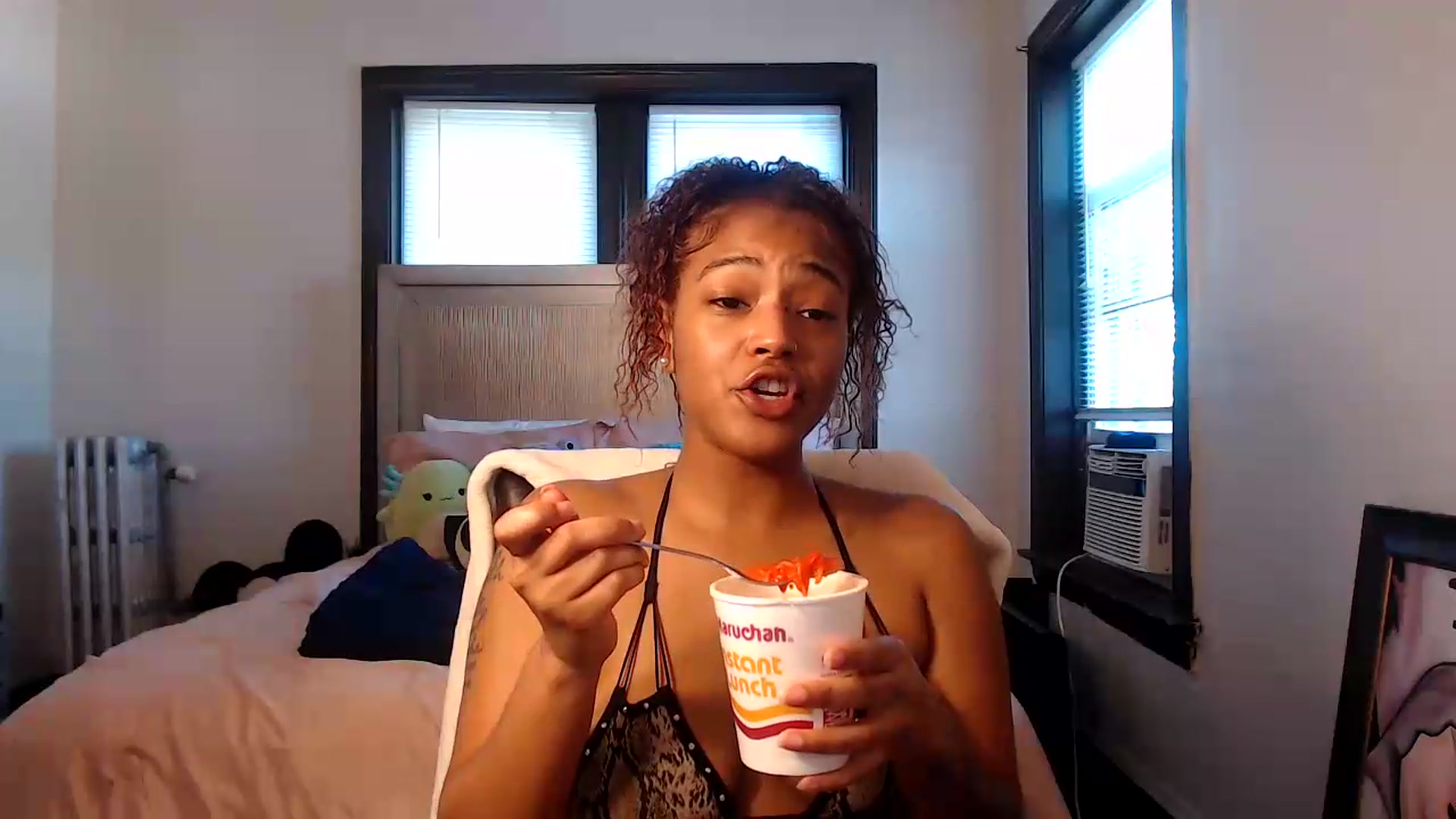 Gallery image thumbnail from itsmickie's myfreecams stream on, 07/06/2026, 21:02 image 6 of 20