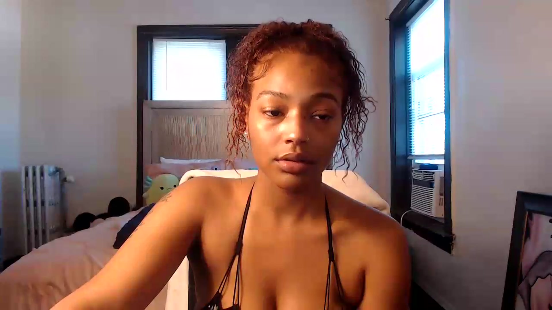 Gallery image thumbnail from itsmickie's myfreecams stream on, 07/06/2026, 21:02 image 12 of 20