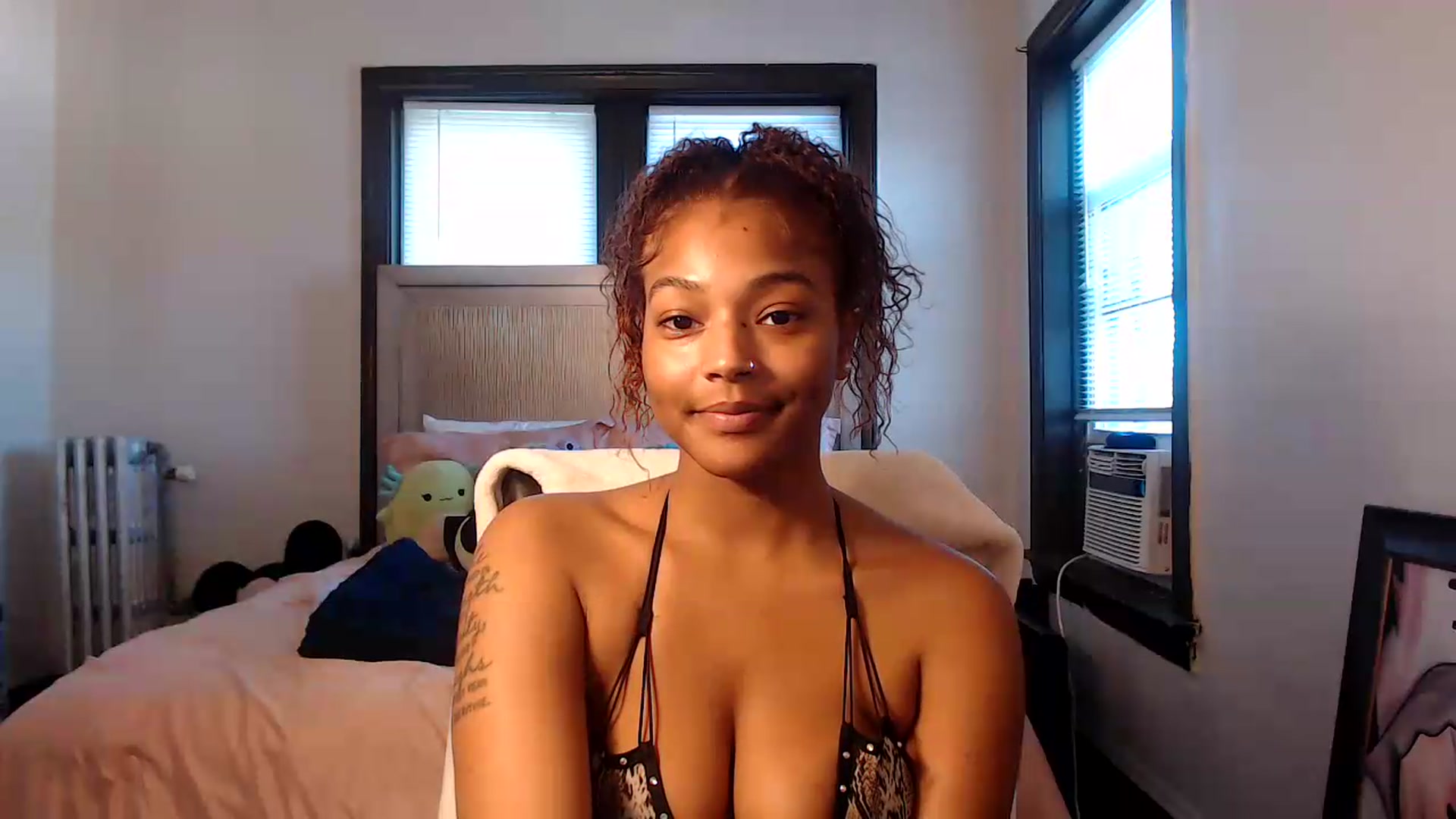 Gallery image thumbnail from itsmickie's myfreecams stream on, 07/06/2026, 21:02 image 19 of 20
