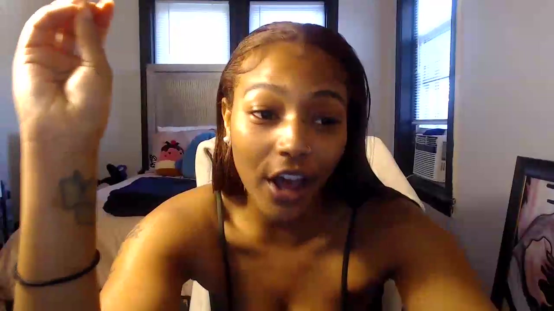 Gallery image thumbnail from itsmickie's myfreecams stream on, 07/08/2026, 24:01 image 17 of 20