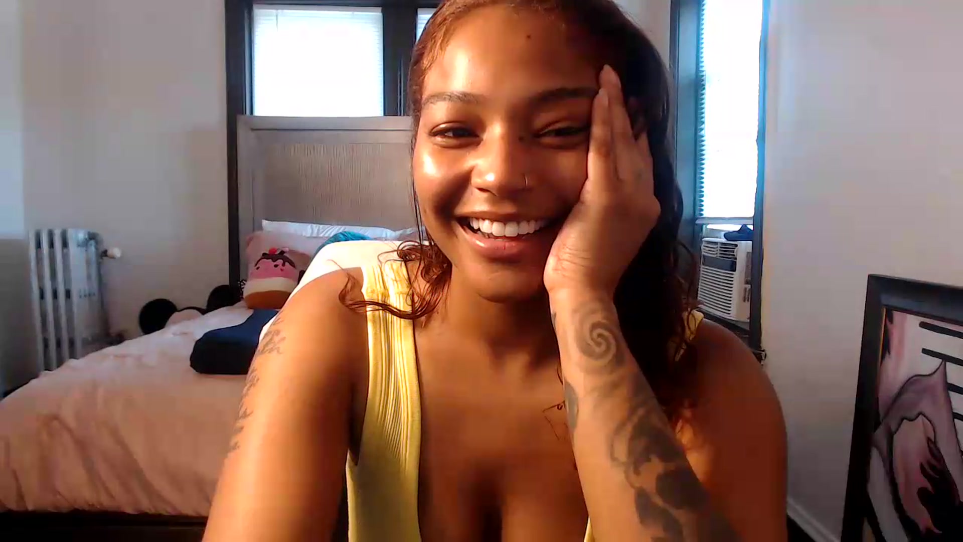 Gallery image thumbnail from itsmickie's myfreecams stream on, 07/10/2026, 19:32 image 18 of 20