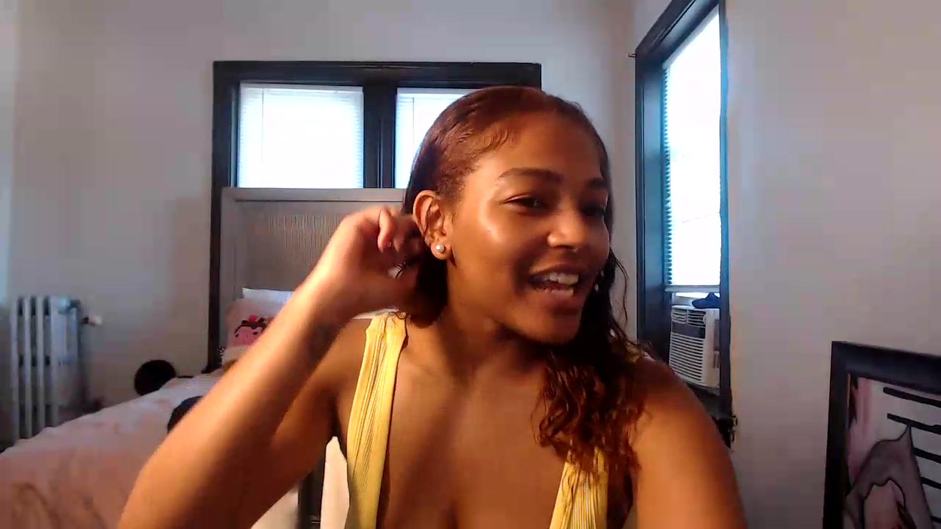 Gallery image thumbnail from itsmickie's myfreecams stream on, 07/10/2026, 19:32 image 4 of 20